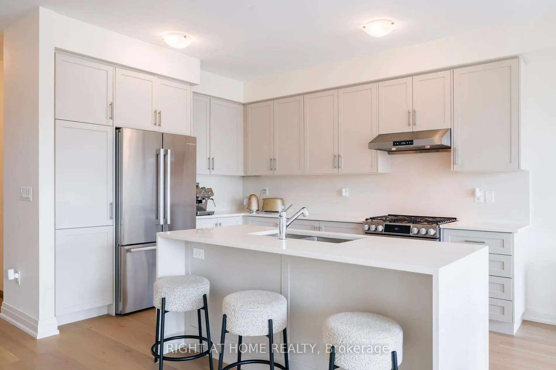 Photo 10 of 14 Velvet Drive, Whitby, Rural Whitby — HOMEH
