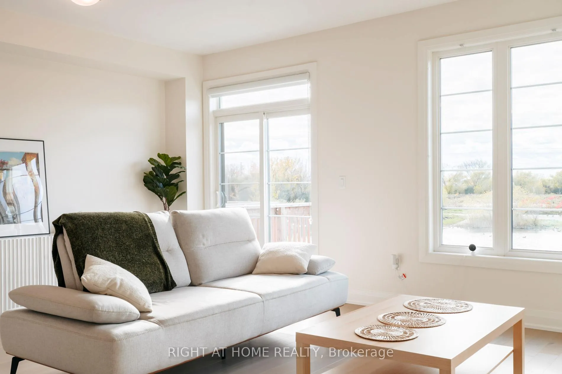 Photo 13 of 14 Velvet Drive, Whitby, Rural Whitby — HOMEH
