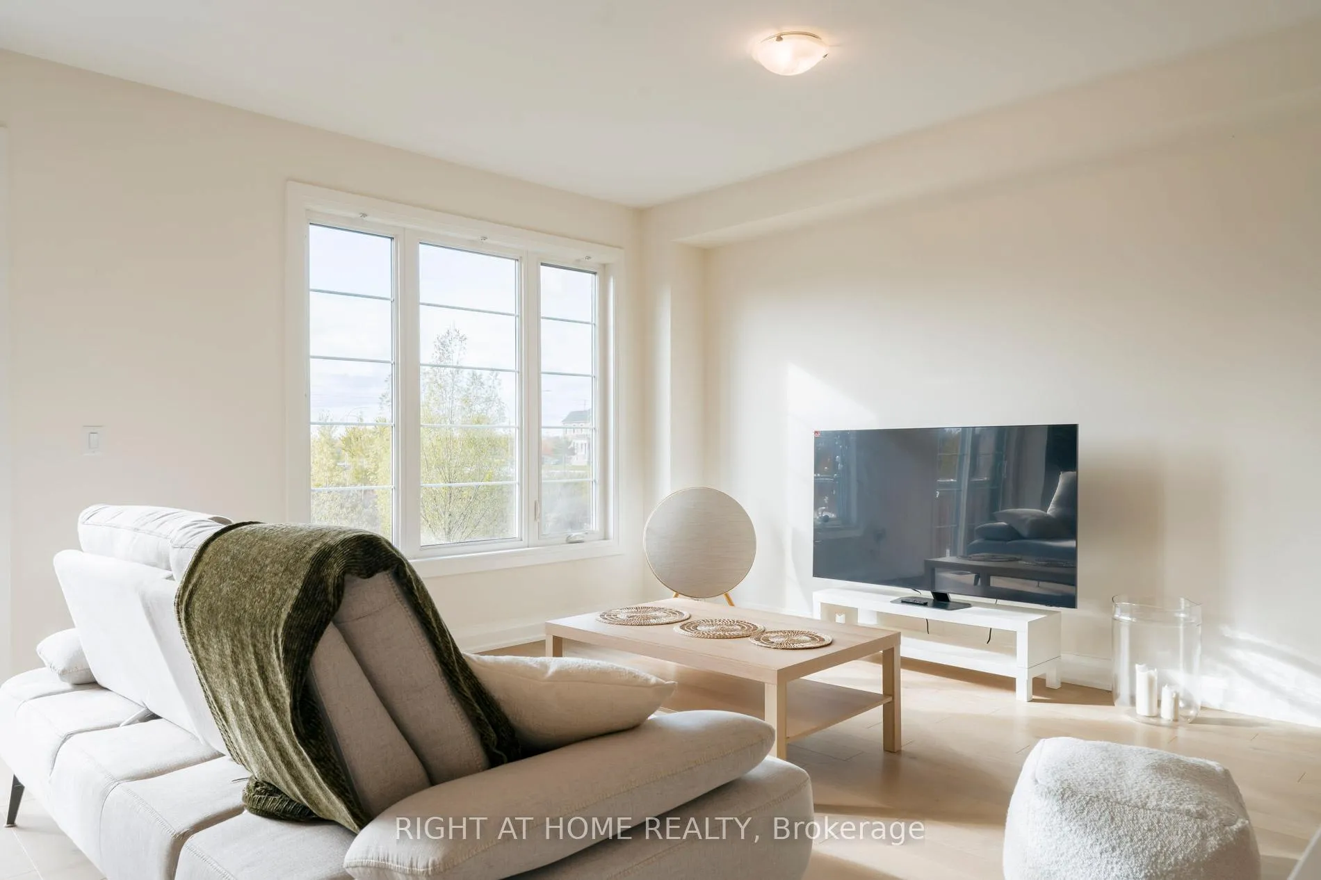 Photo 17 of 14 Velvet Drive, Whitby, Rural Whitby — HOMEH
