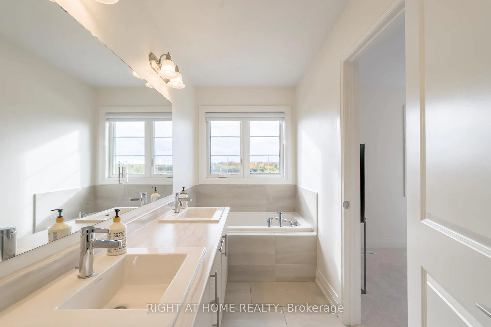 Photo 27 of 14 Velvet Drive, Whitby, Rural Whitby — HOMEH