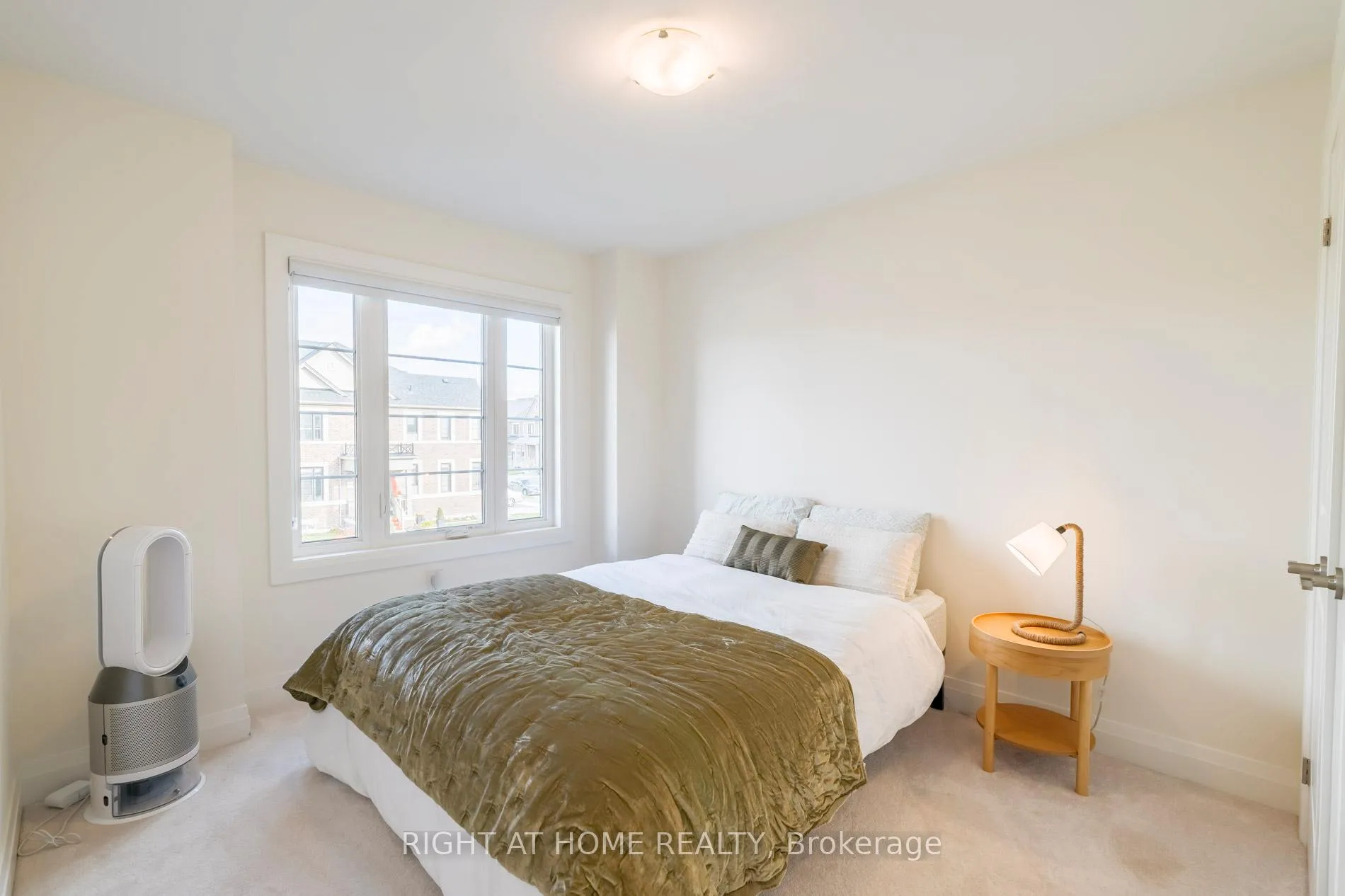 Photo 31 of 14 Velvet Drive, Whitby, Rural Whitby — HOMEH