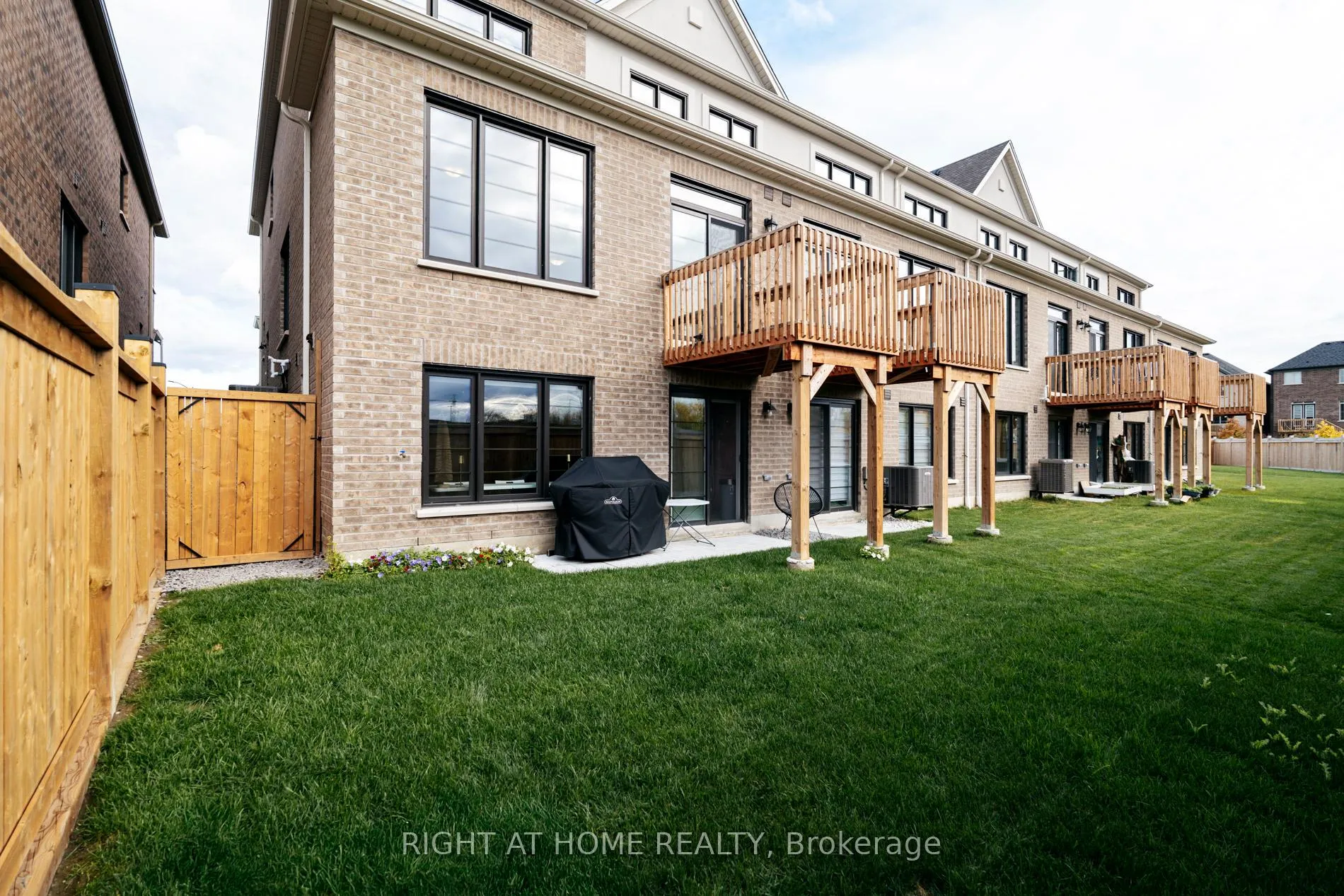 Photo 38 of 14 Velvet Drive, Whitby, Rural Whitby — HOMEH
