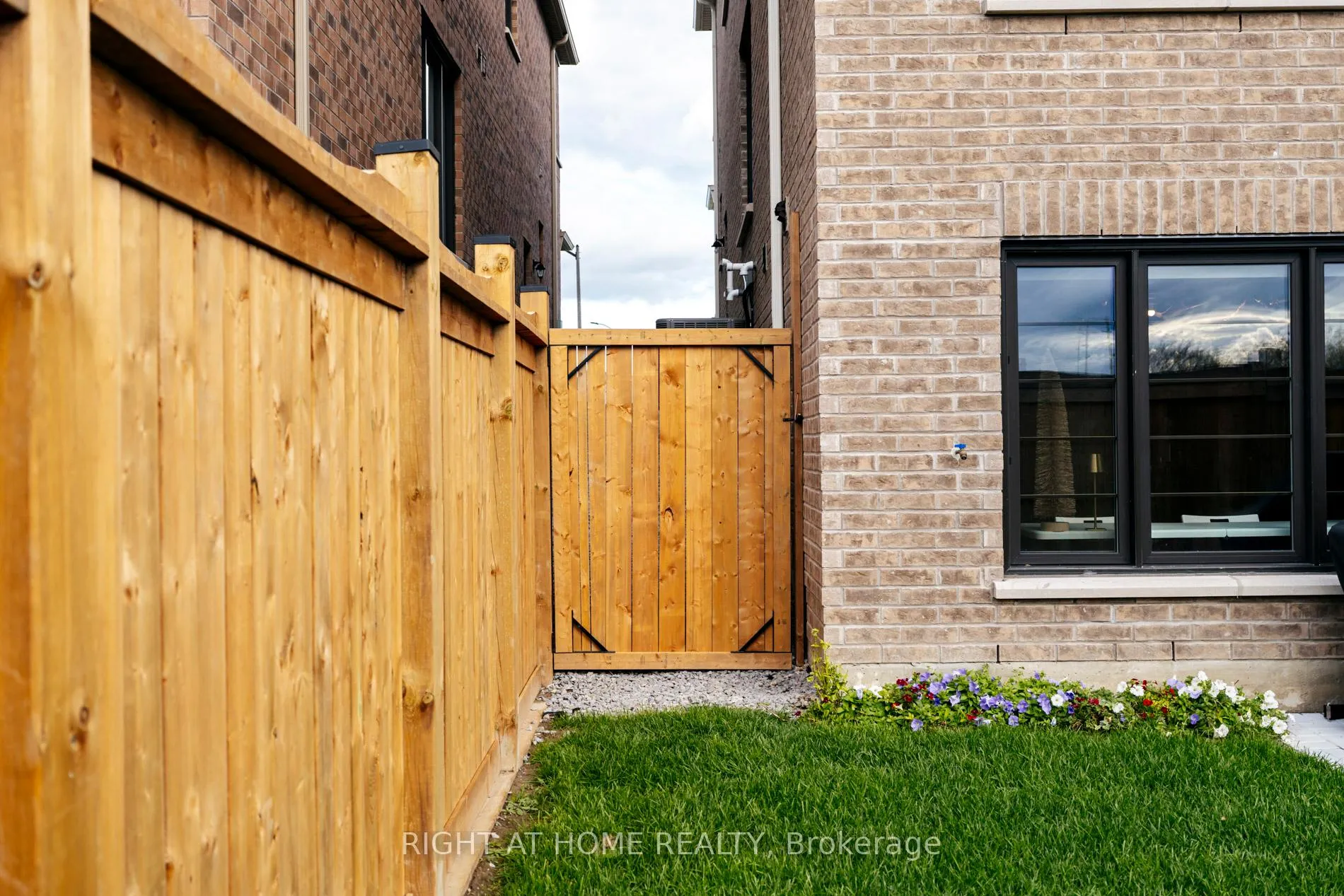 Photo 39 of 14 Velvet Drive, Whitby, Rural Whitby — HOMEH