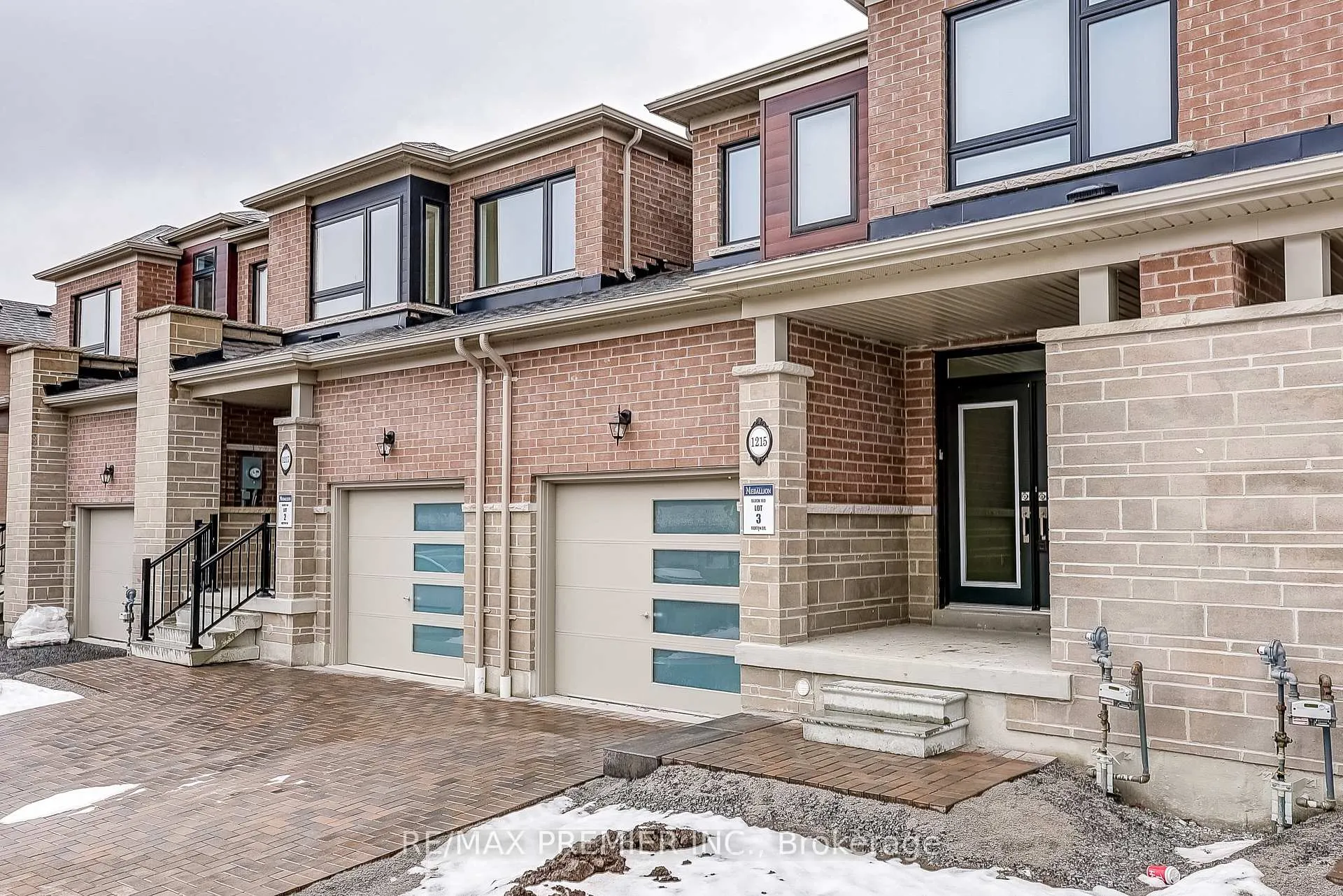 Photo 3 of 1215 Rexton Drive, Oshawa, Kedron — HOMEH