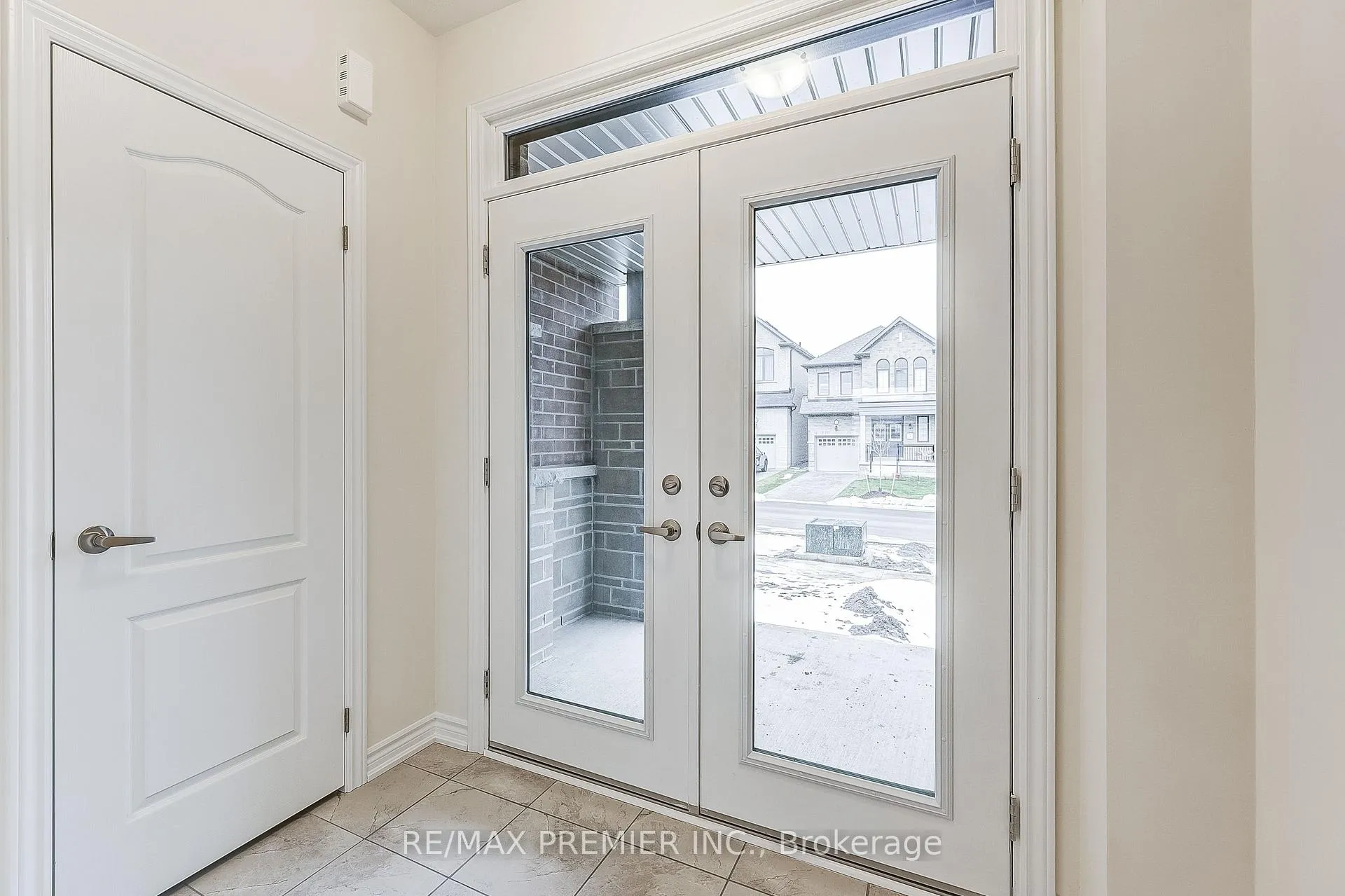 Photo 5 of 1215 Rexton Drive, Oshawa, Kedron — HOMEH