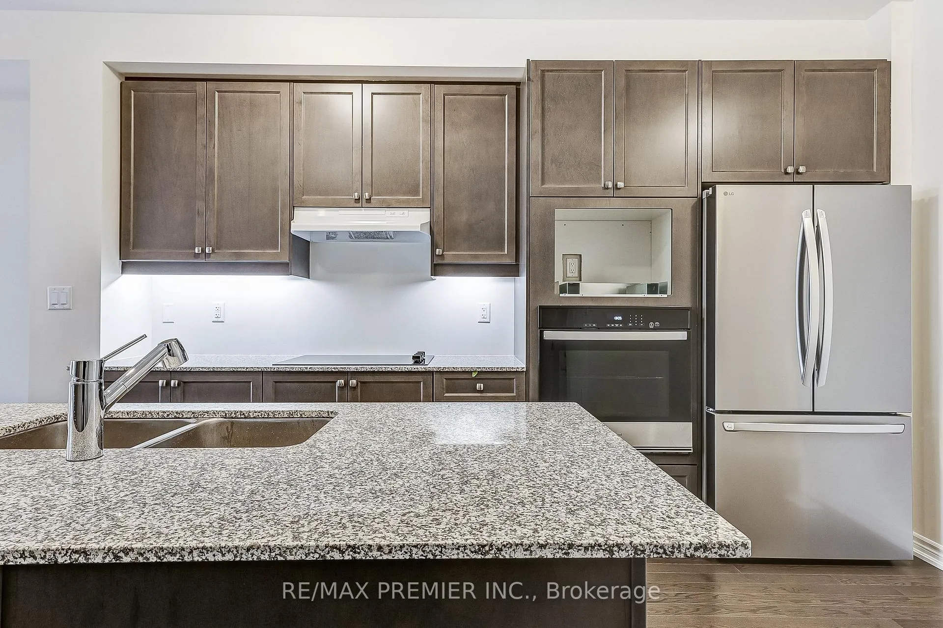 Photo 10 of 1215 Rexton Drive, Oshawa, Kedron — HOMEH