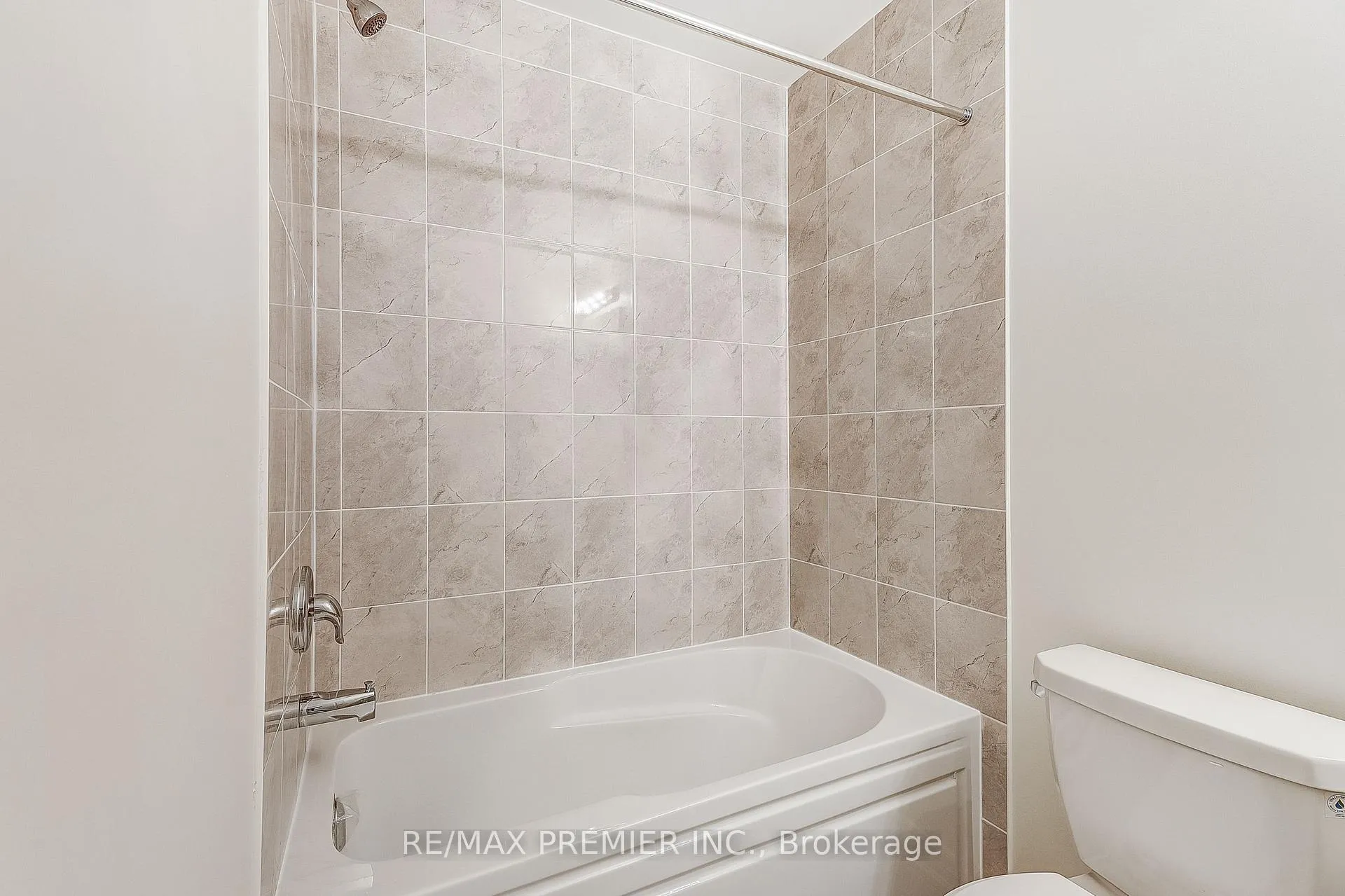 Photo 23 of 1215 Rexton Drive, Oshawa, Kedron — HOMEH