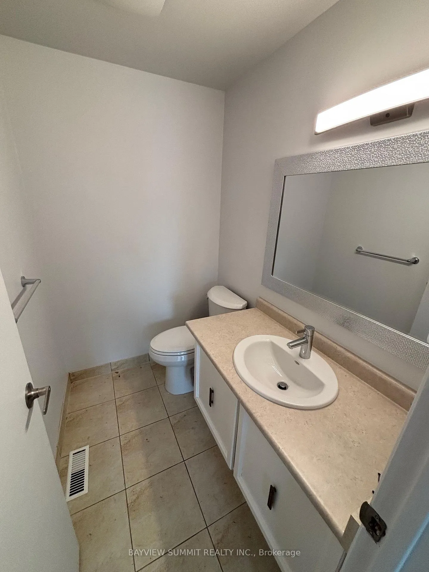 Photo 10 of 144 Olde Towne Place, Markham, Thornhill — HOMEH