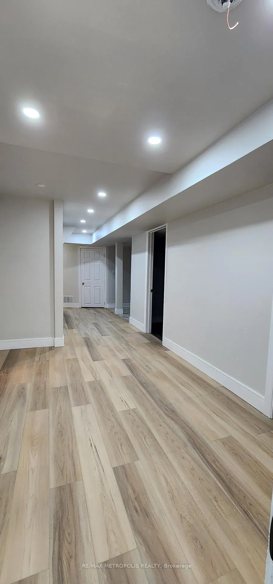 Photo 4 of 104 Coppard Avenue, Markham, Middlefield — HOMEH