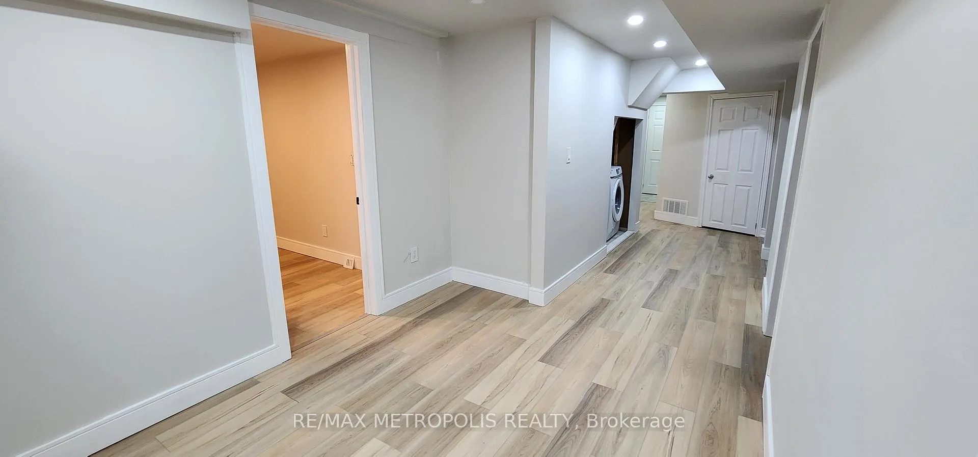 Photo 5 of 104 Coppard Avenue, Markham, Middlefield — HOMEH