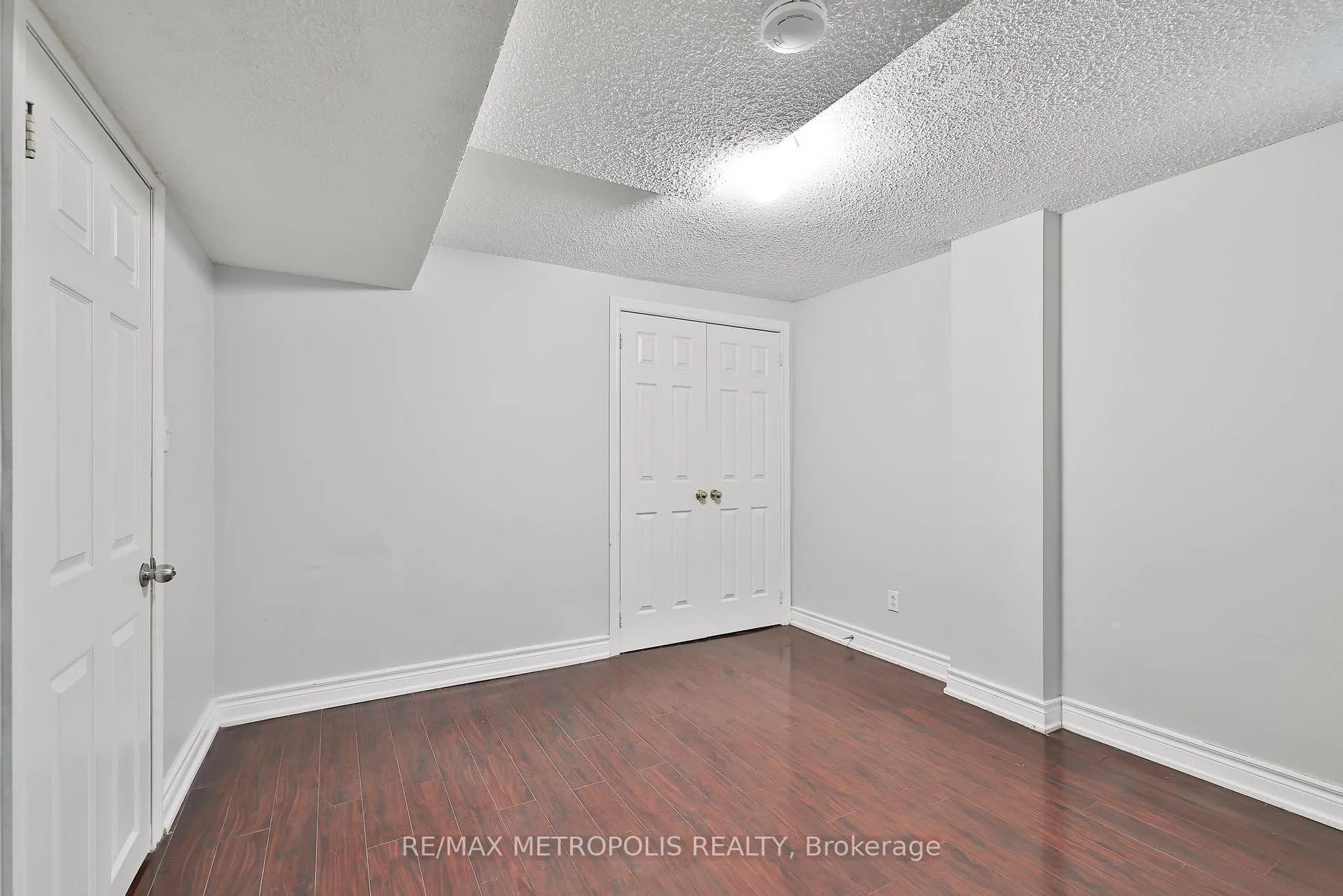 Photo 6 of 104 Coppard Avenue, Markham, Middlefield — HOMEH