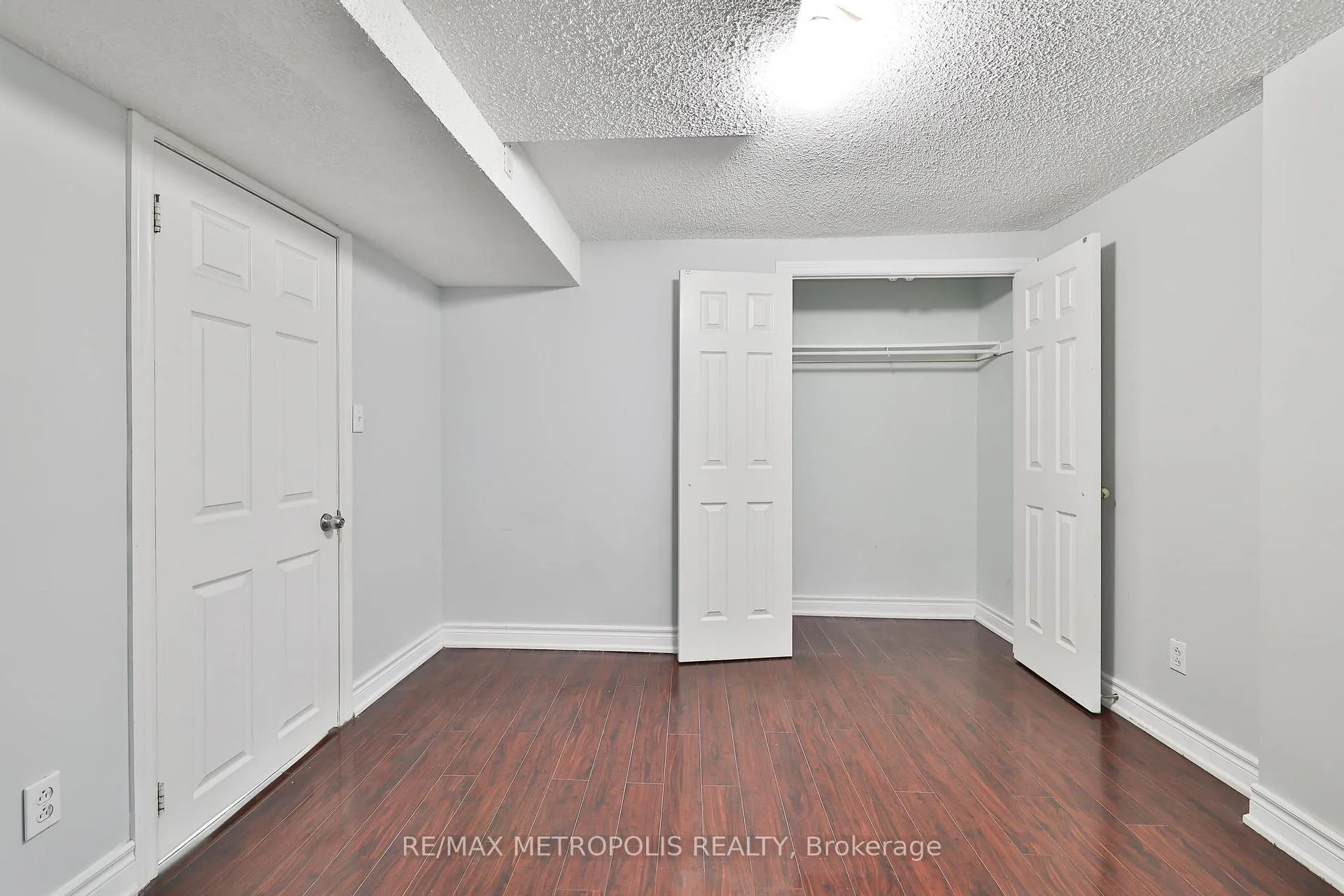 Photo 7 of 104 Coppard Avenue, Markham, Middlefield — HOMEH