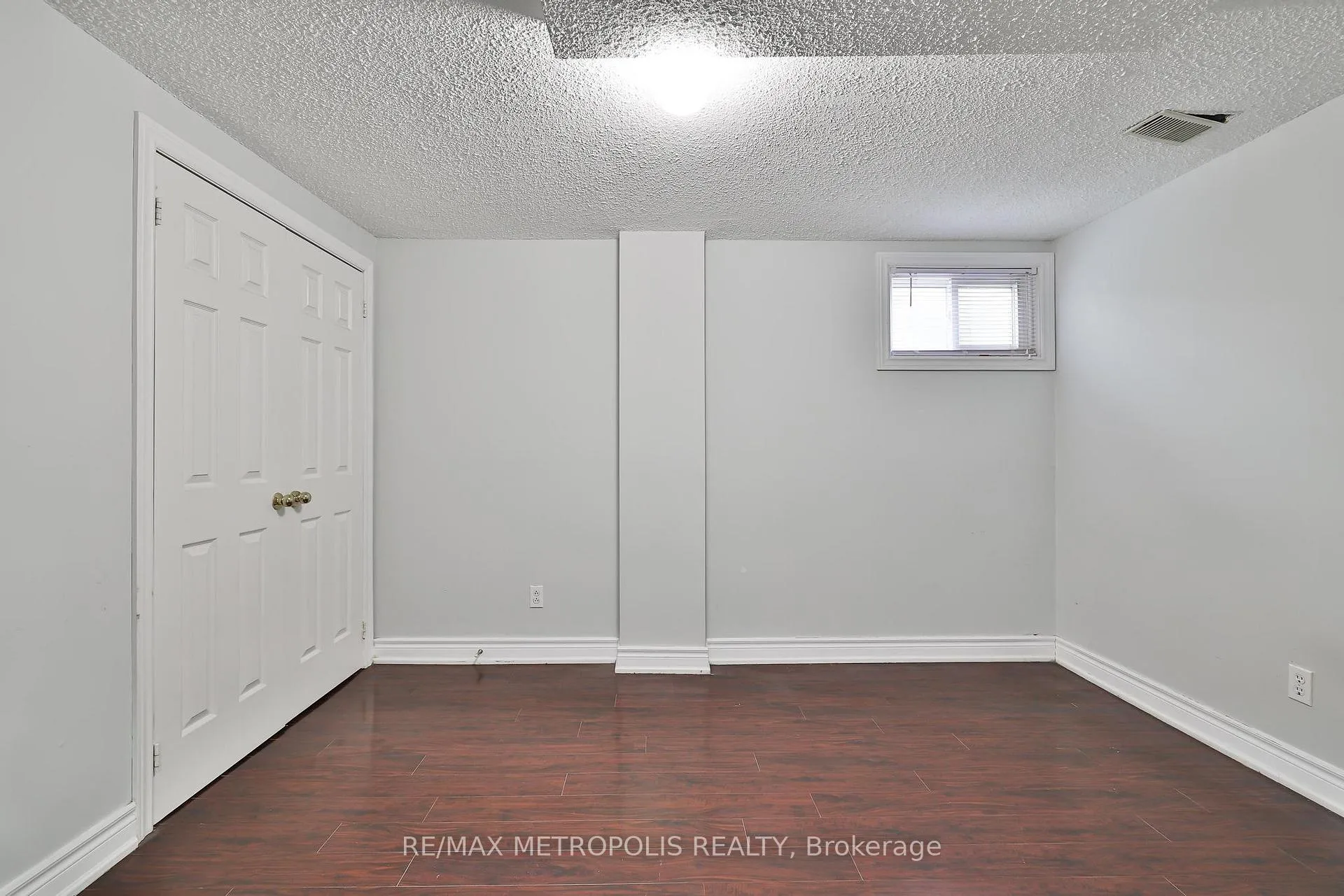 Photo 8 of 104 Coppard Avenue, Markham, Middlefield — HOMEH