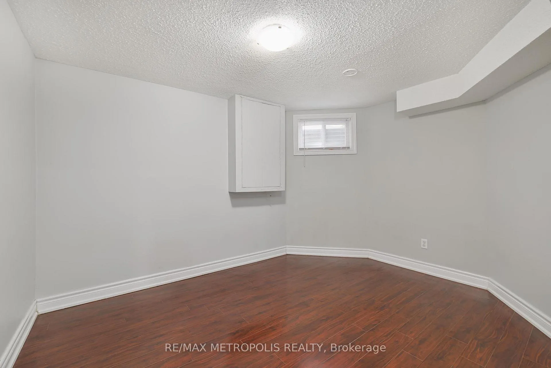 Photo 9 of 104 Coppard Avenue, Markham, Middlefield — HOMEH