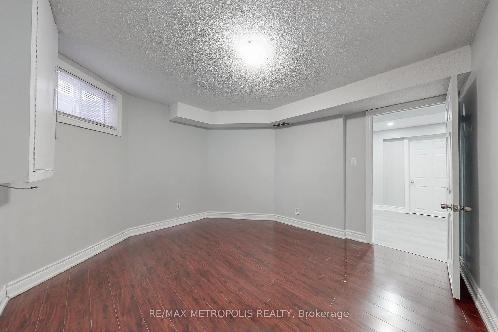 Photo 10 of 104 Coppard Avenue, Markham, Middlefield — HOMEH