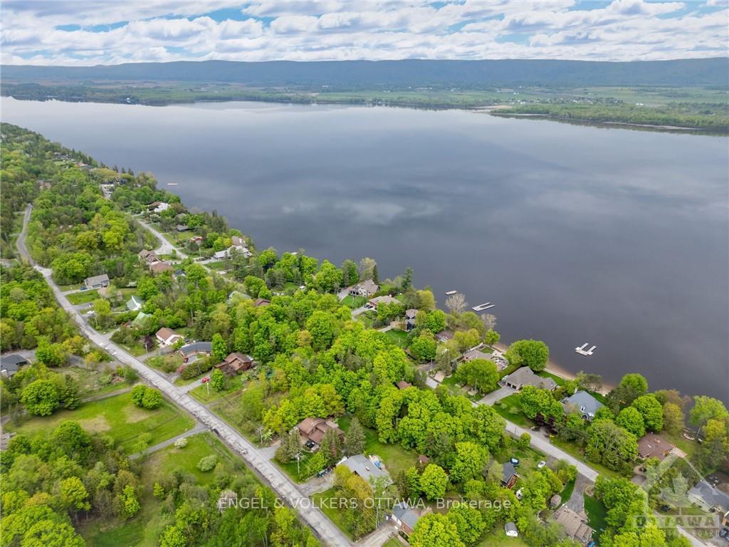 Photo 12 of 2863 Barlow Crescent, Ottawa, Dunrobin Shores — HOMEH