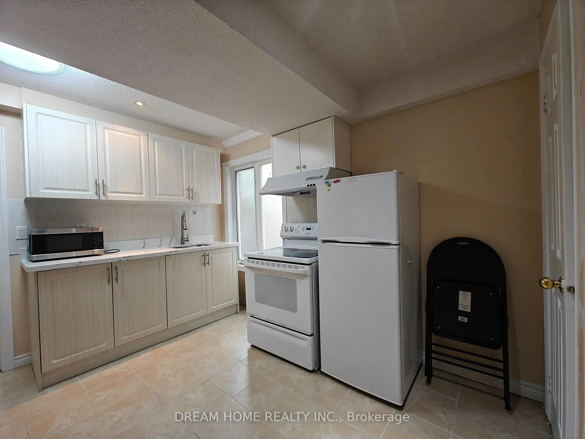 Photo 3 of Unit Bsmt, 148 Leitchcroft Crescent, Markham, Commerce Valley — HOMEH
