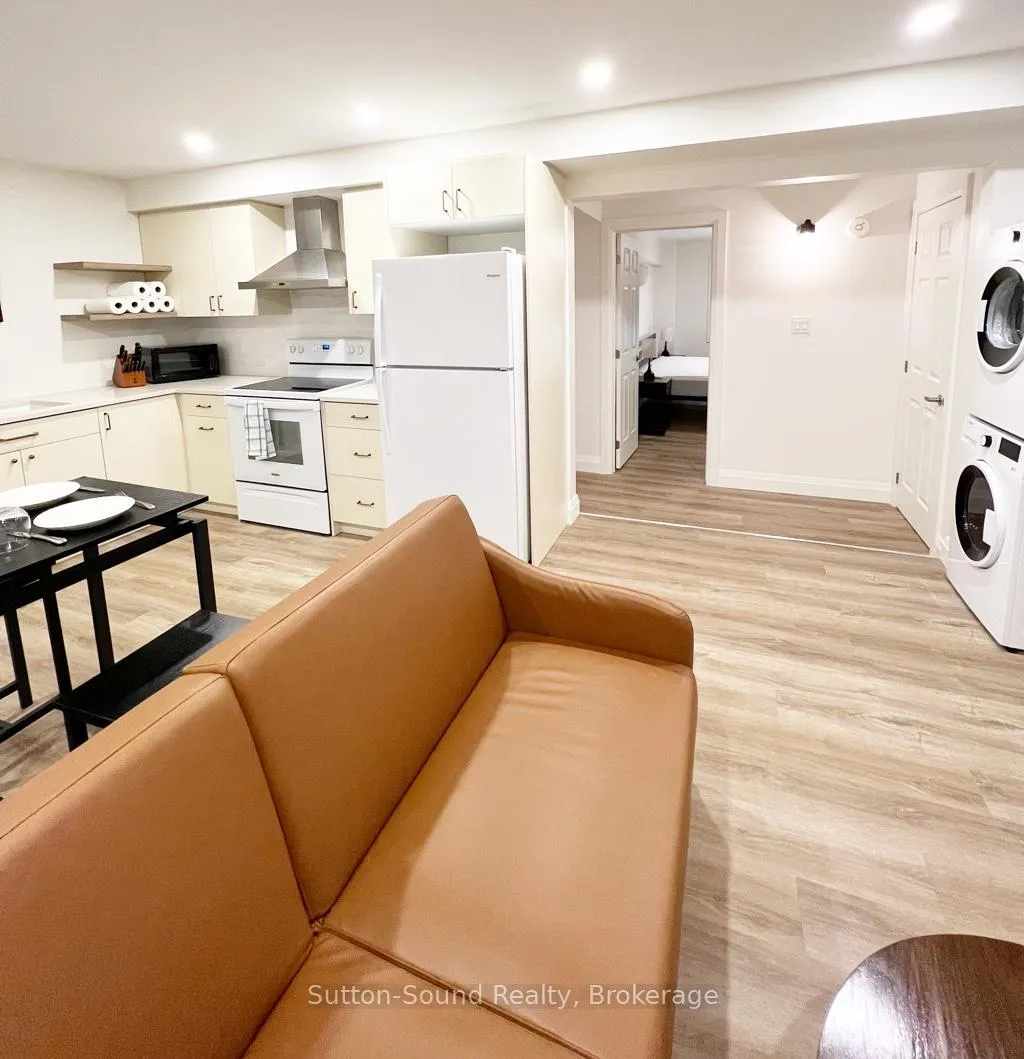 Photo 7 of Unit B, 19 Creeden Street, Brant, Paris — HOMEH