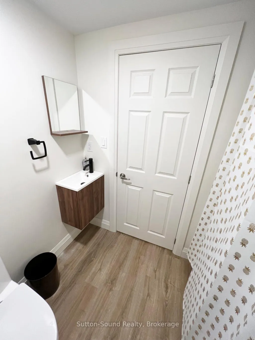 Photo 10 of Unit B, 19 Creeden Street, Brant, Paris — HOMEH