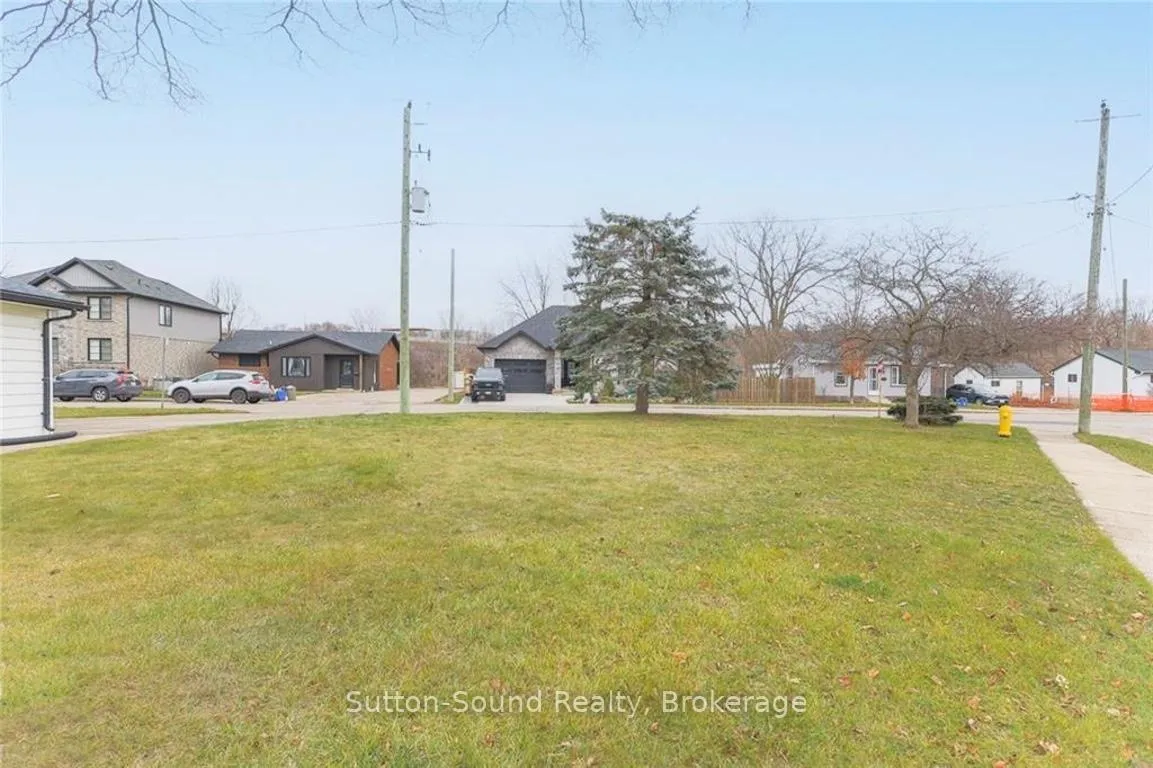 Photo 22 of Unit B, 19 Creeden Street, Brant, Paris — HOMEH