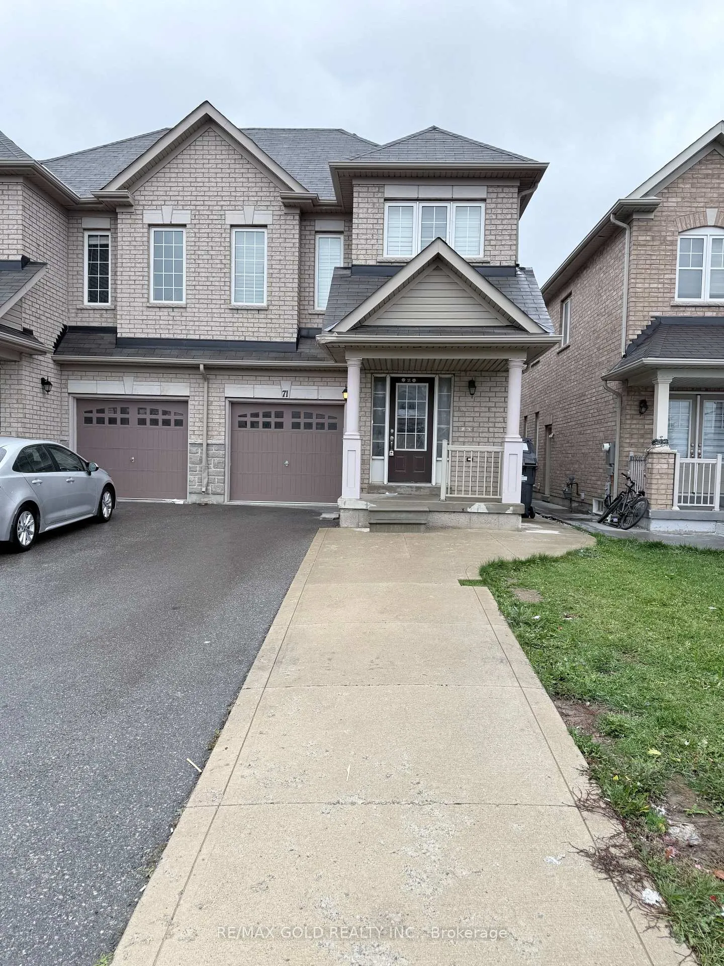Front of Unit Upper, 71 Lanark Circle