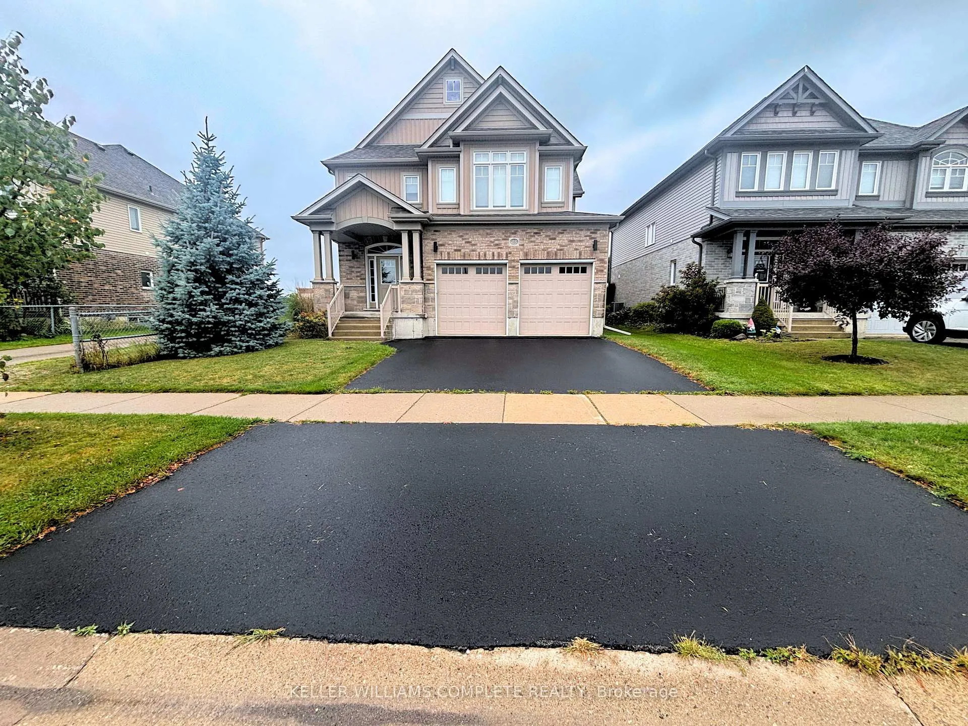 Photo 2 of 23 Irongate Drive, Brant, Paris — HOMEH