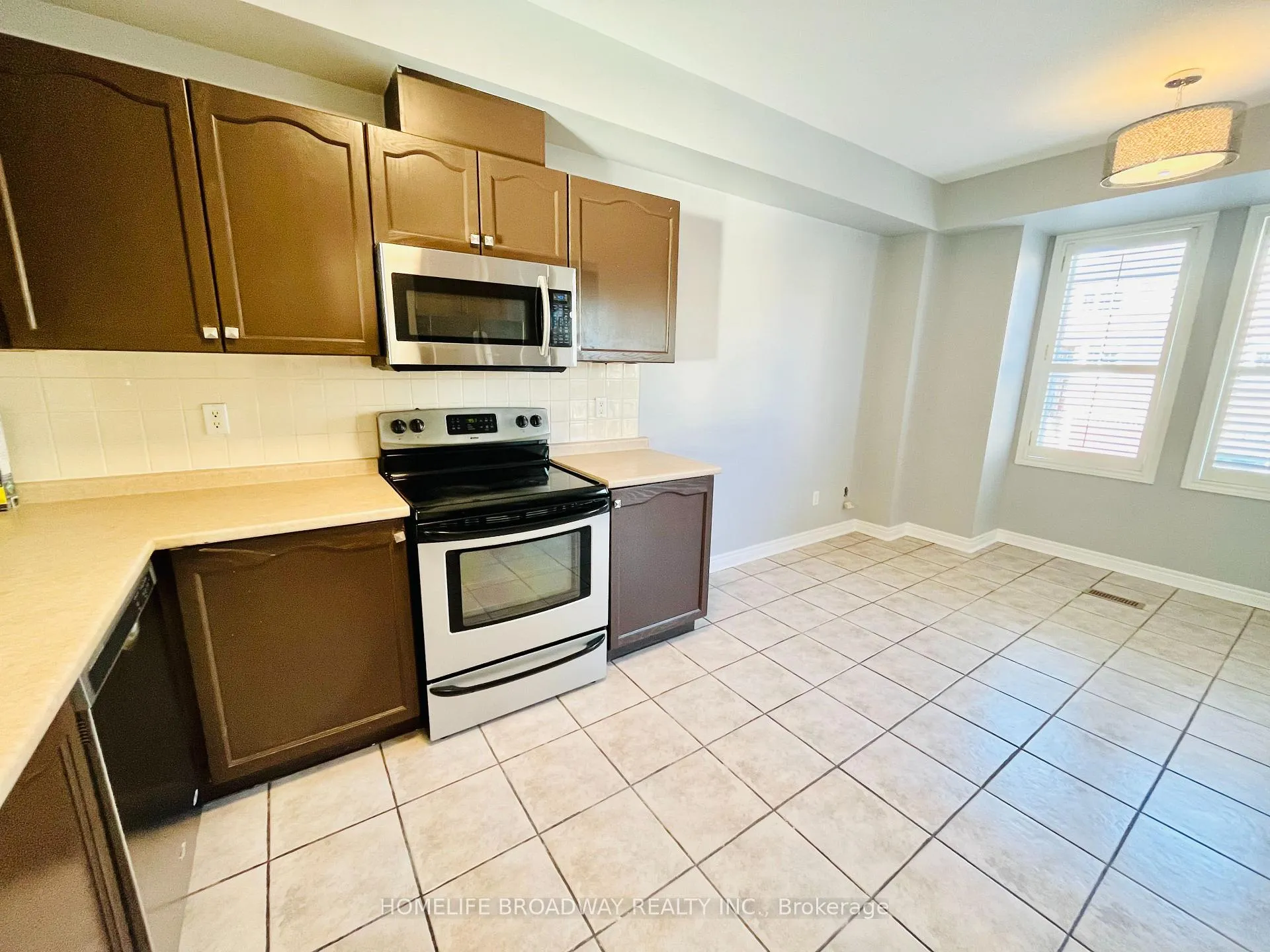Photo 4 of 179 Leitchcroft Crescent, Markham, Commerce Valley — HOMEH