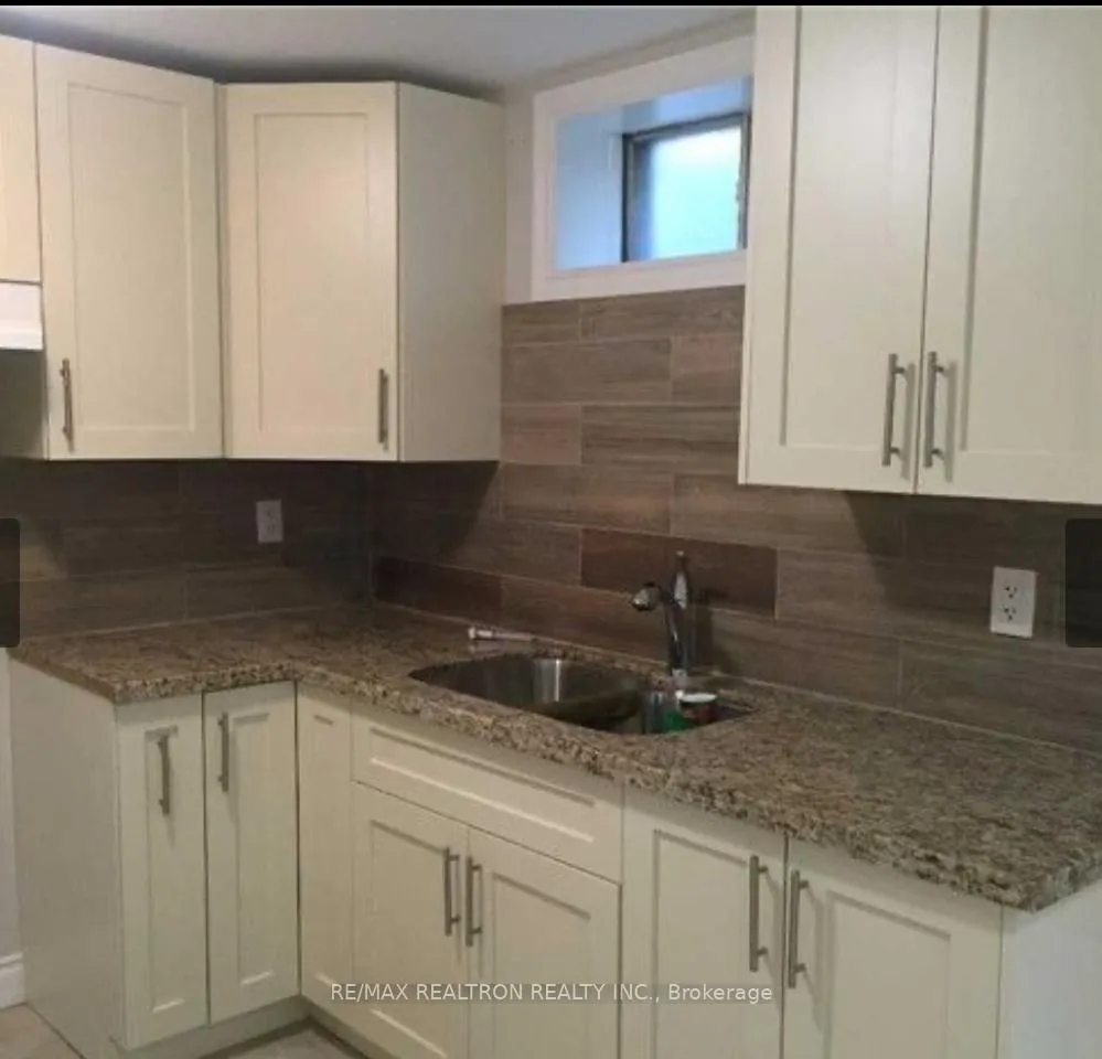 Photo 3 of Unit Basement, 18 Guildwood Drive, Richmond Hill, Harding — HOMEH