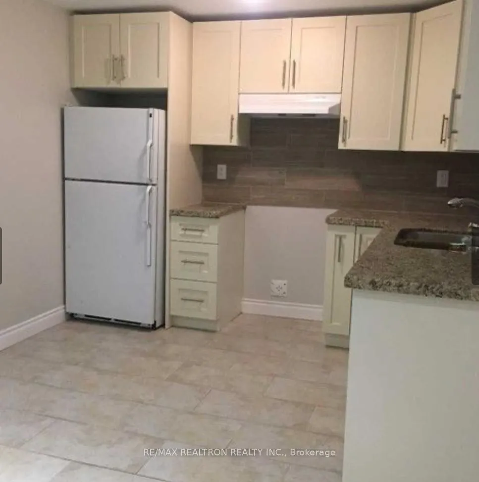 Photo 4 of Unit Basement, 18 Guildwood Drive, Richmond Hill, Harding — HOMEH