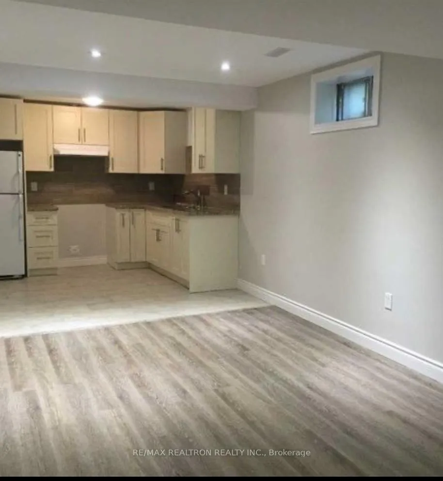 Photo 5 of Unit Basement, 18 Guildwood Drive, Richmond Hill, Harding — HOMEH