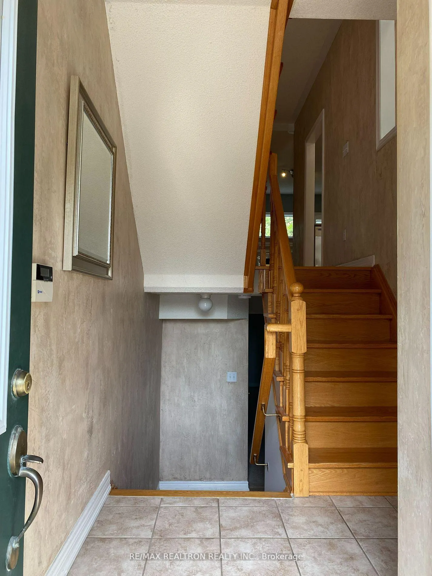 Photo 2 of 18 Asalin Way, Markham, Buttonville — HOMEH