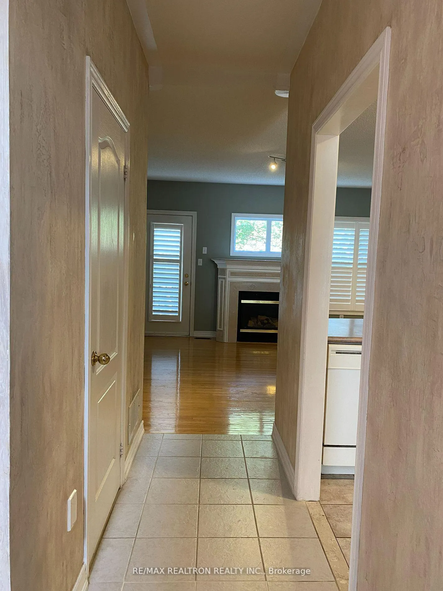 Photo 3 of 18 Asalin Way, Markham, Buttonville — HOMEH