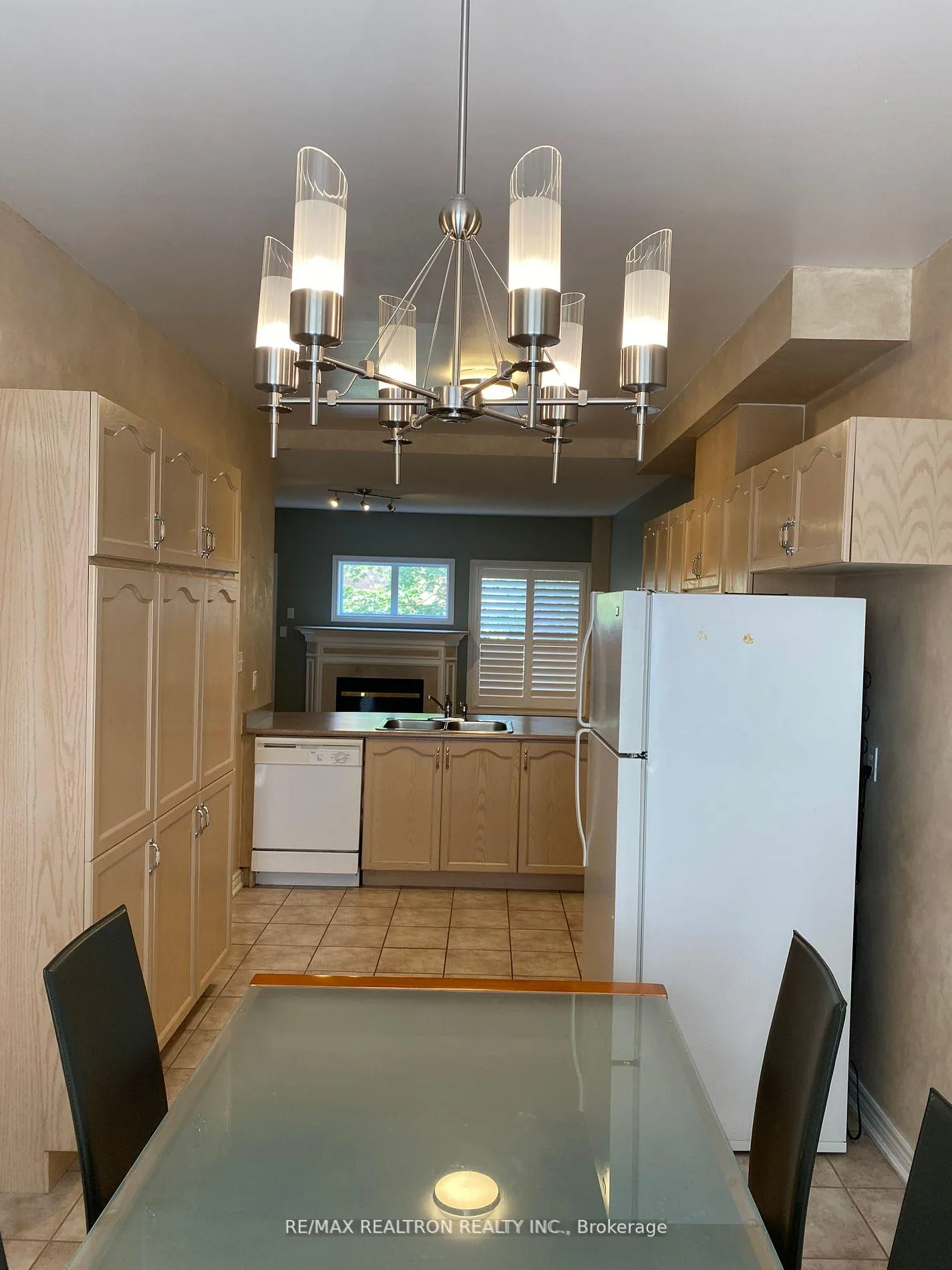 Photo 5 of 18 Asalin Way, Markham, Buttonville — HOMEH