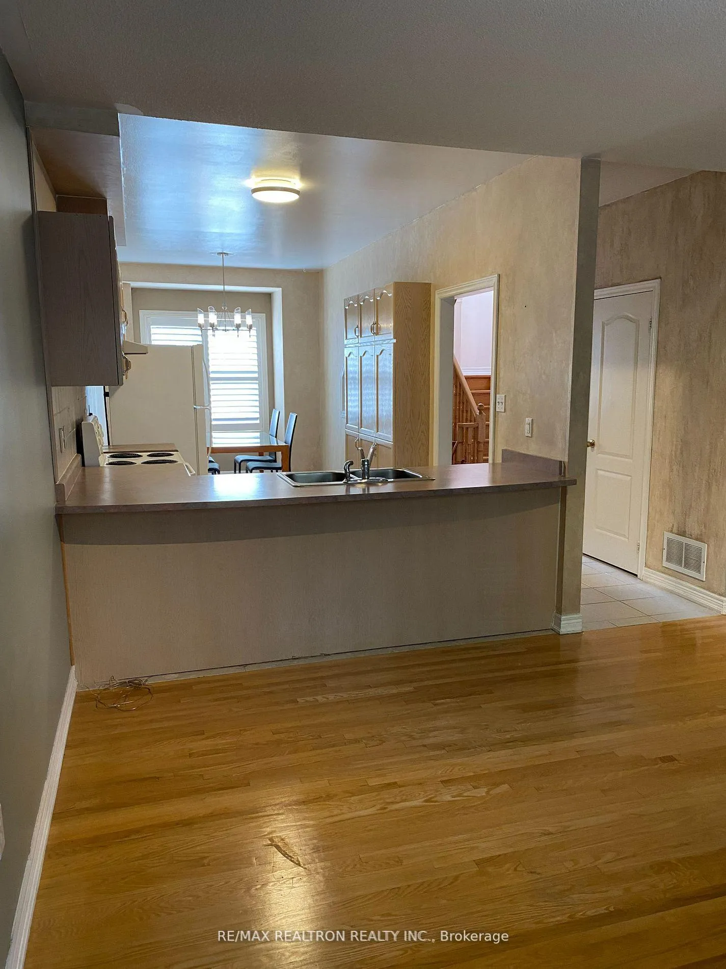 Photo 6 of 18 Asalin Way, Markham, Buttonville — HOMEH