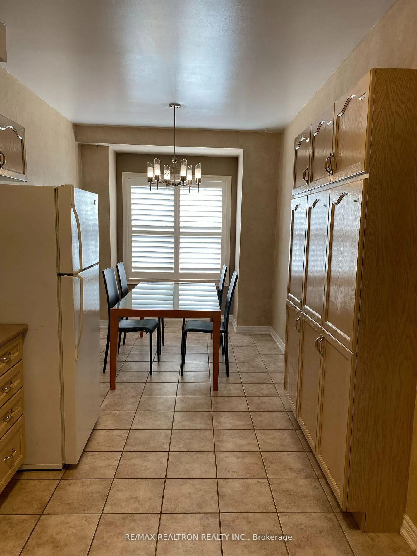 Photo 7 of 18 Asalin Way, Markham, Buttonville — HOMEH