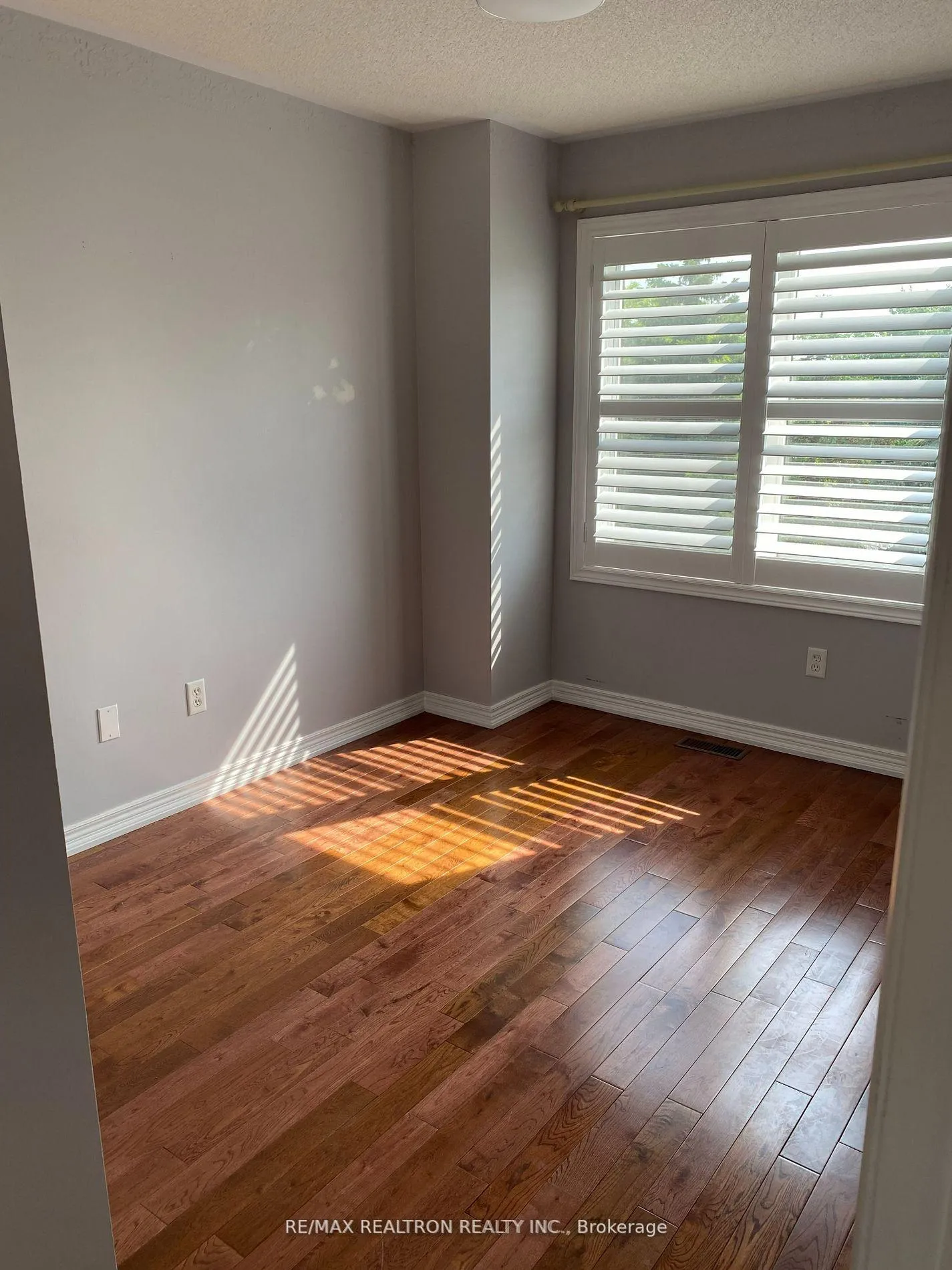 Photo 10 of 18 Asalin Way, Markham, Buttonville — HOMEH