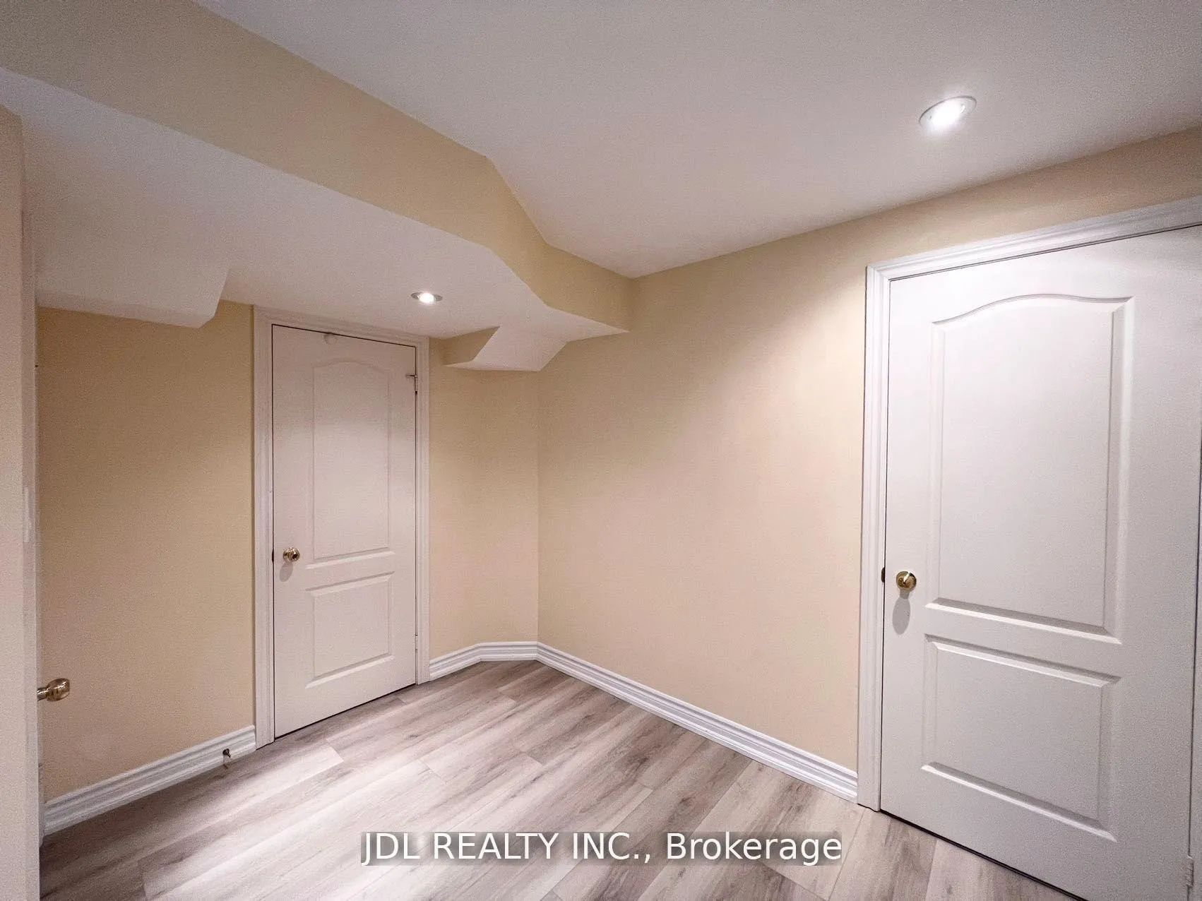 Photo 10 of 23 Toporowski Avenue, Richmond Hill, Rouge Woods — HOMEH
