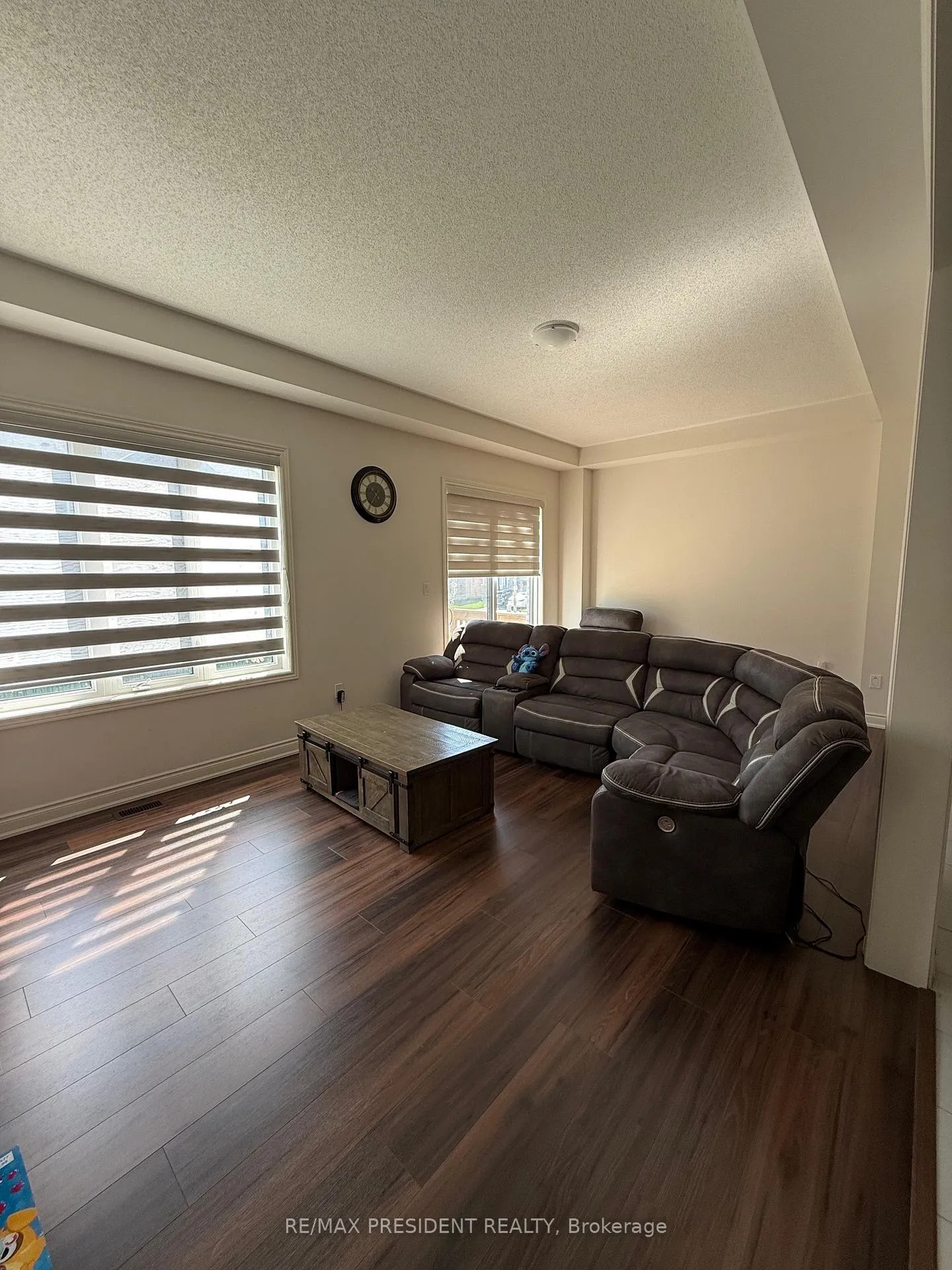 Photo 2 of 38 Attwater Drive, Cambridge — HOMEH