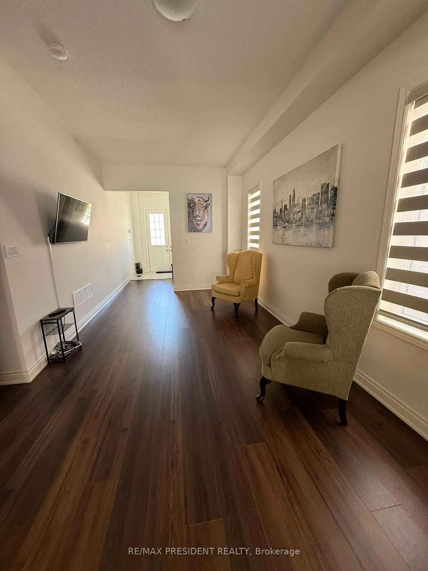 Photo 3 of 38 Attwater Drive, Cambridge — HOMEH