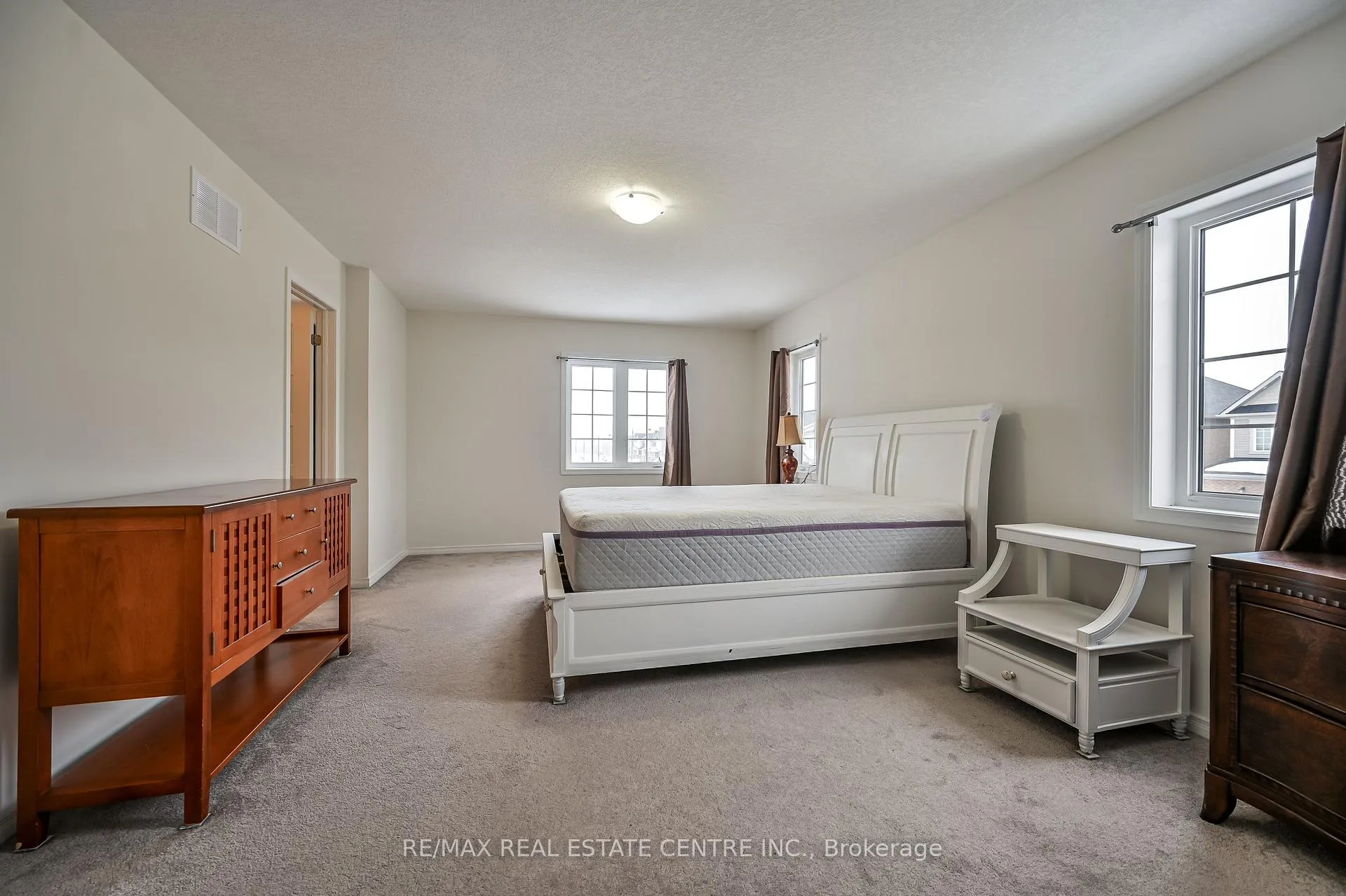 Photo 21 of 31 Armes Street, Hamilton, Binbrook — HOMEH