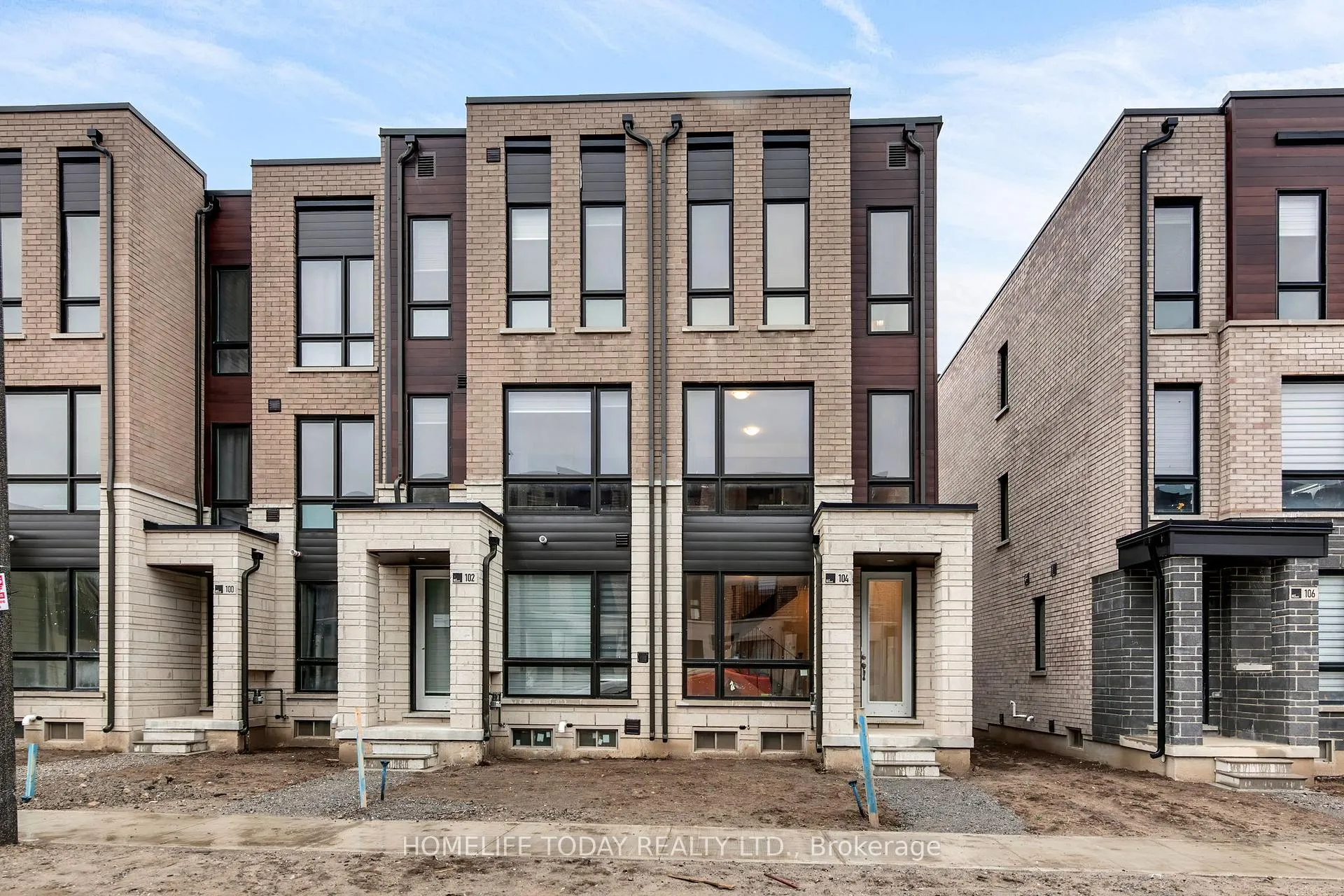 Photo 2 of 104 Stauffer Crescent, Markham, Cornell — HOMEH