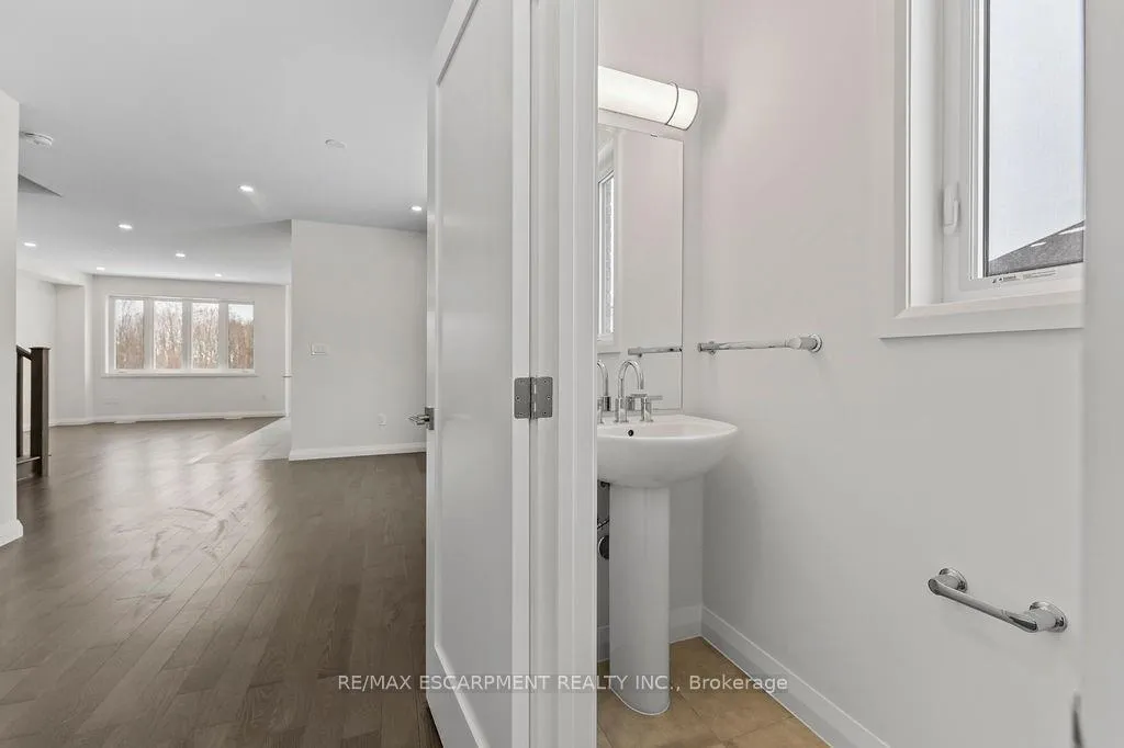 Photo 5 of 207 Alessio Drive, Hamilton, Sheldon — HOMEH