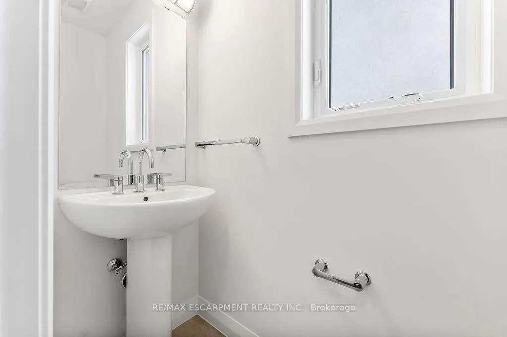 Photo 6 of 207 Alessio Drive, Hamilton, Sheldon — HOMEH