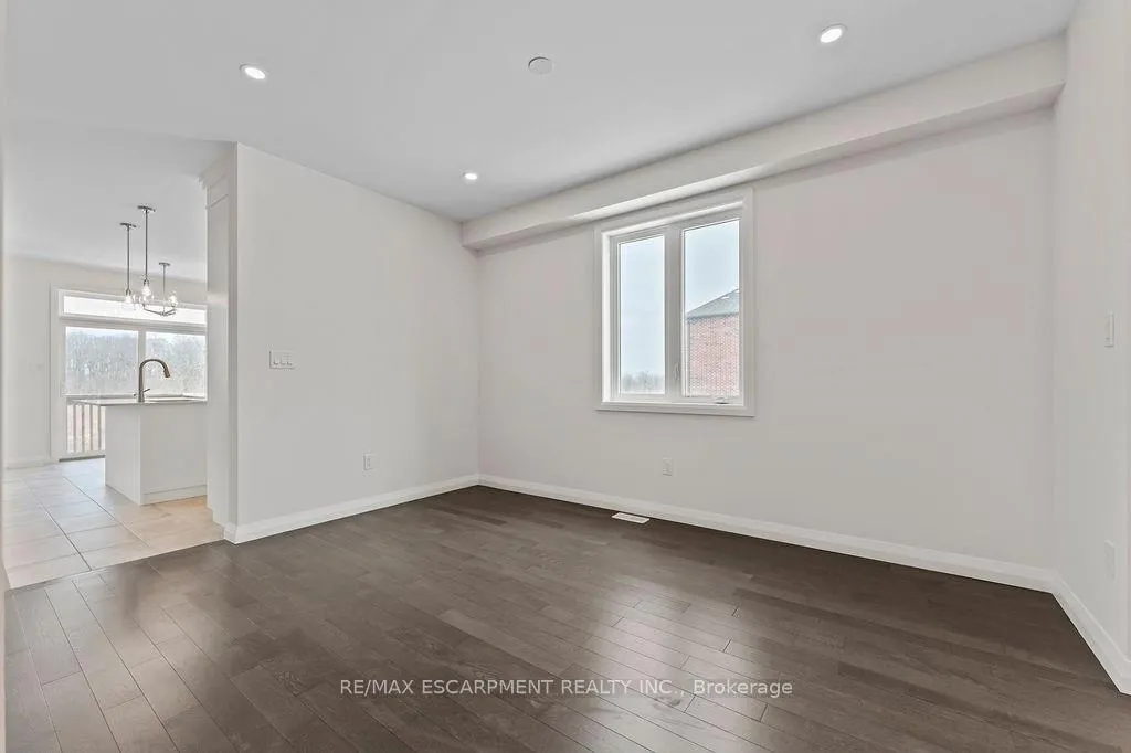 Photo 8 of 207 Alessio Drive, Hamilton, Sheldon — HOMEH