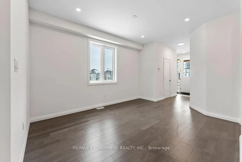 Photo 9 of 207 Alessio Drive, Hamilton, Sheldon — HOMEH