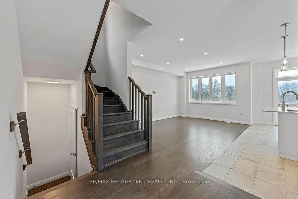 Photo 11 of 207 Alessio Drive, Hamilton, Sheldon — HOMEH