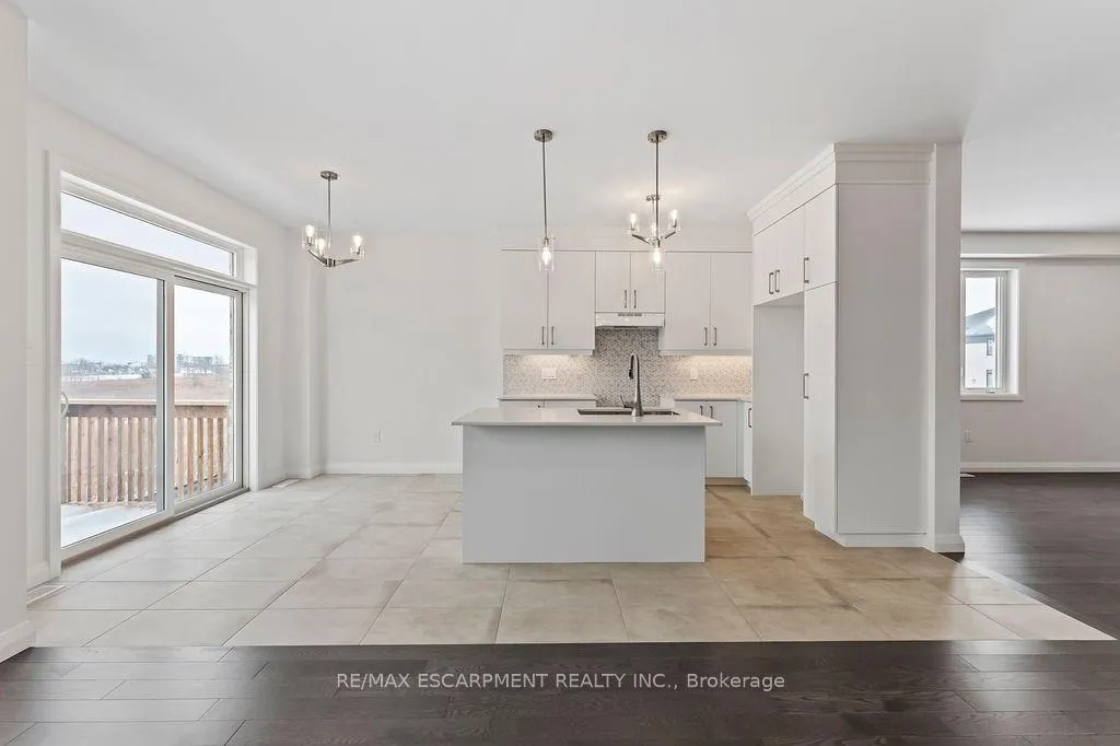 Photo 12 of 207 Alessio Drive, Hamilton, Sheldon — HOMEH
