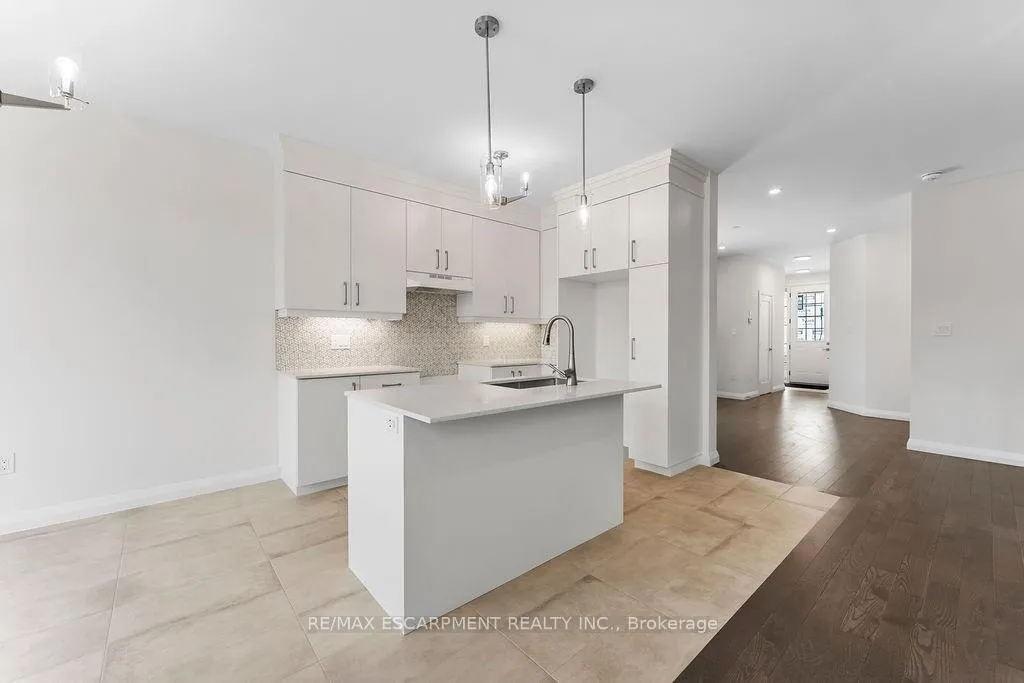 Photo 13 of 207 Alessio Drive, Hamilton, Sheldon — HOMEH