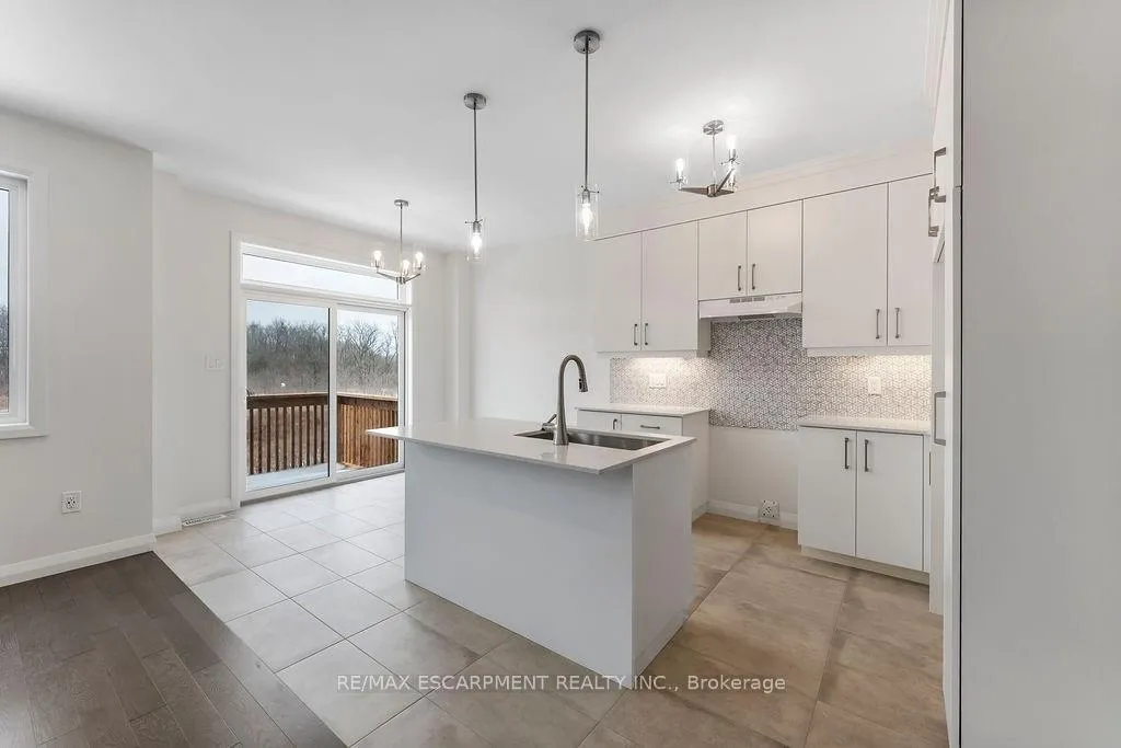 Photo 15 of 207 Alessio Drive, Hamilton, Sheldon — HOMEH