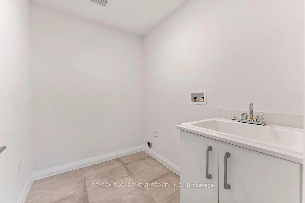 Photo 26 of 207 Alessio Drive, Hamilton, Sheldon — HOMEH